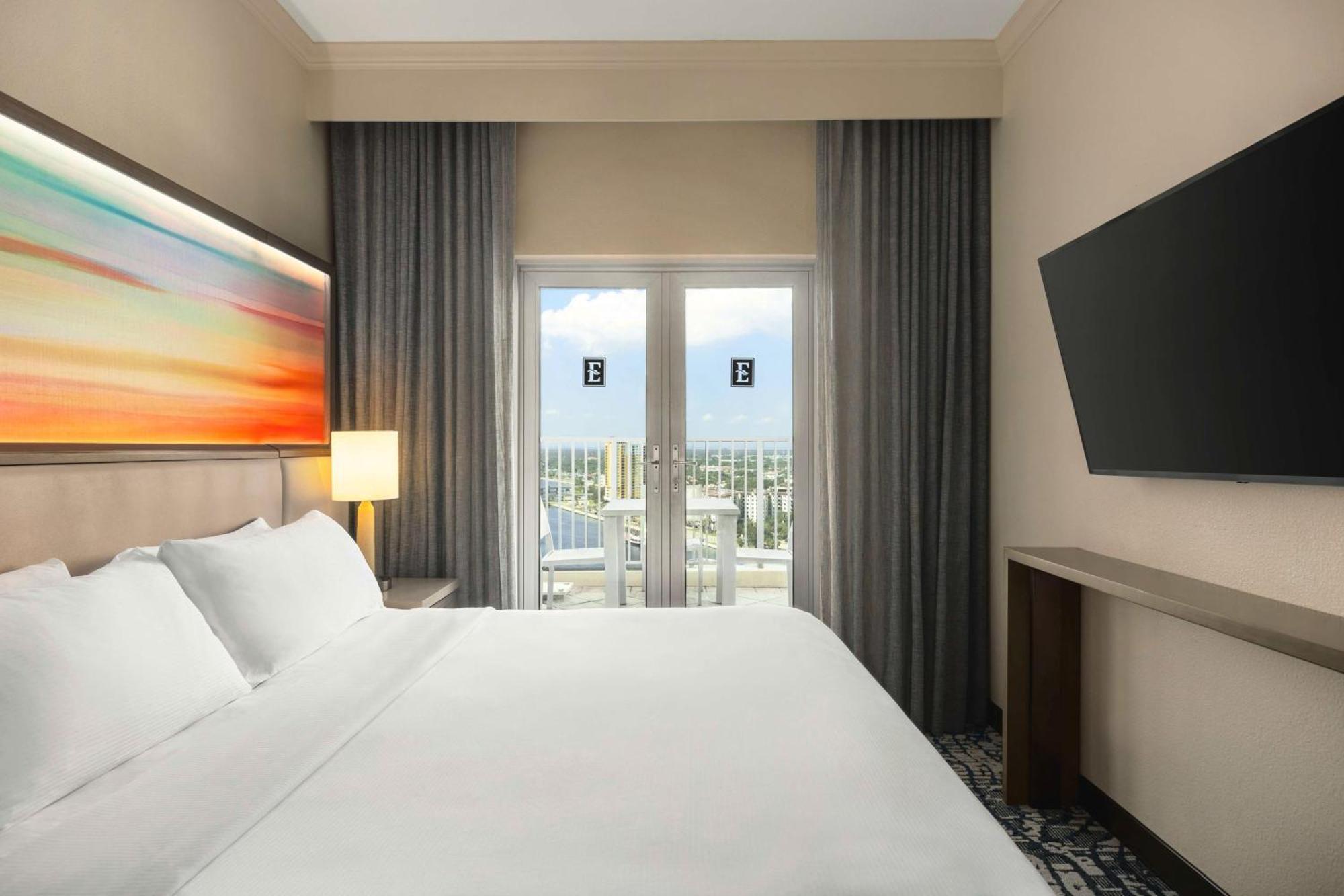 Hotel Embassy By Hilton Downtown Convention Center 4*