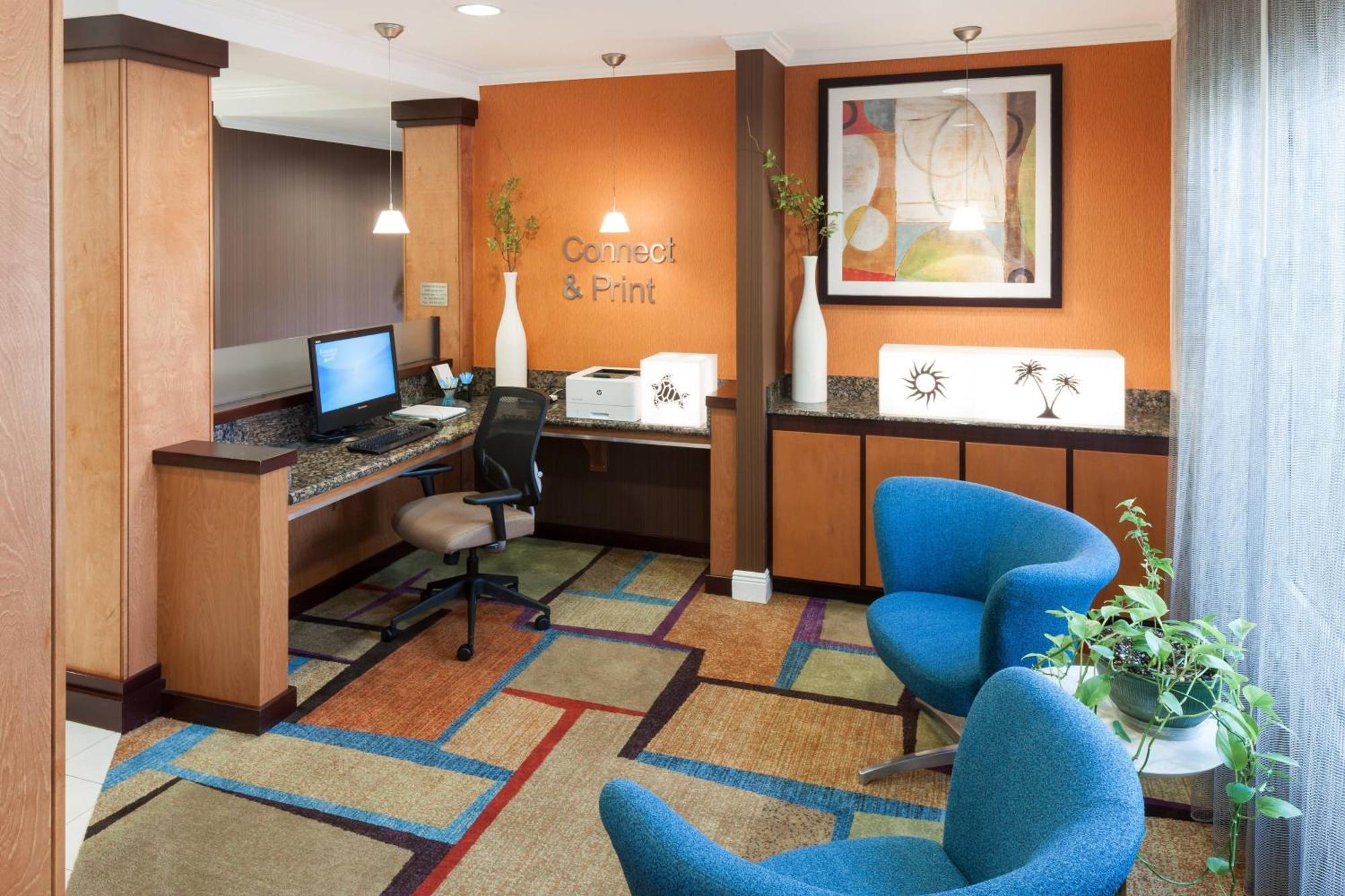 Fairfield & Butler Boulevard Hotel 3*