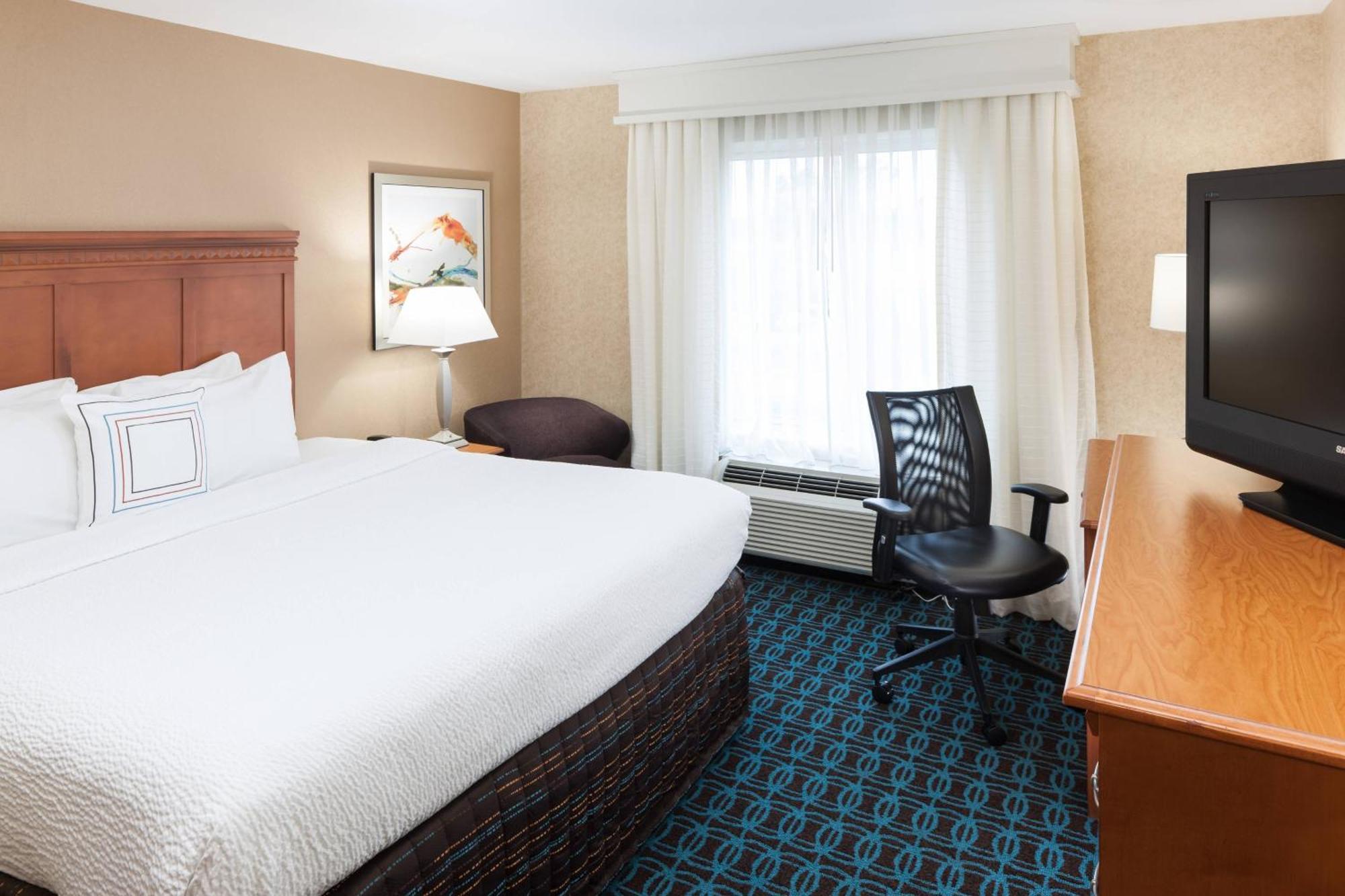 Hotel Fairfield & Butler Boulevard