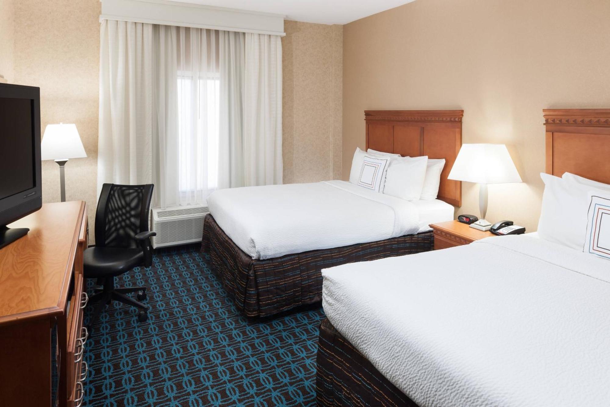 Fairfield & Butler Boulevard Hotel 3*