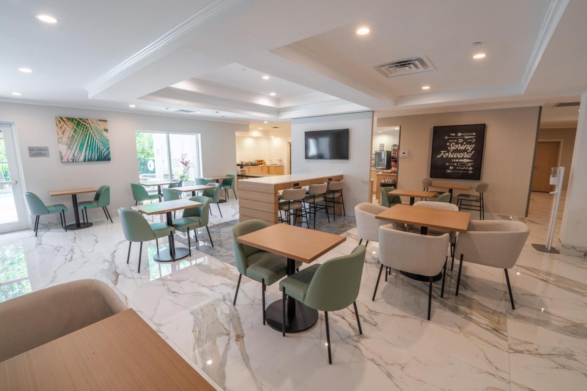 Fairfield & Butler Boulevard Hotel 3*