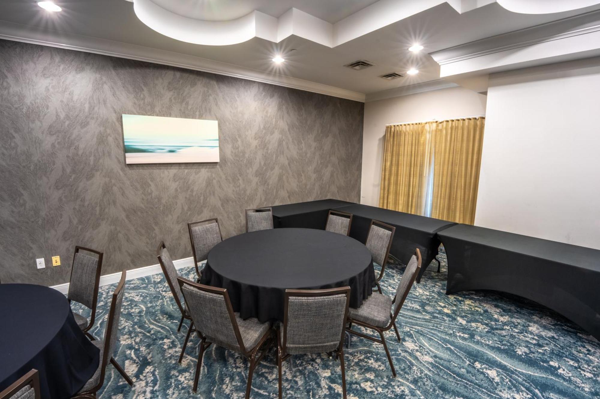 Hotel Fairfield & Butler Boulevard 3*