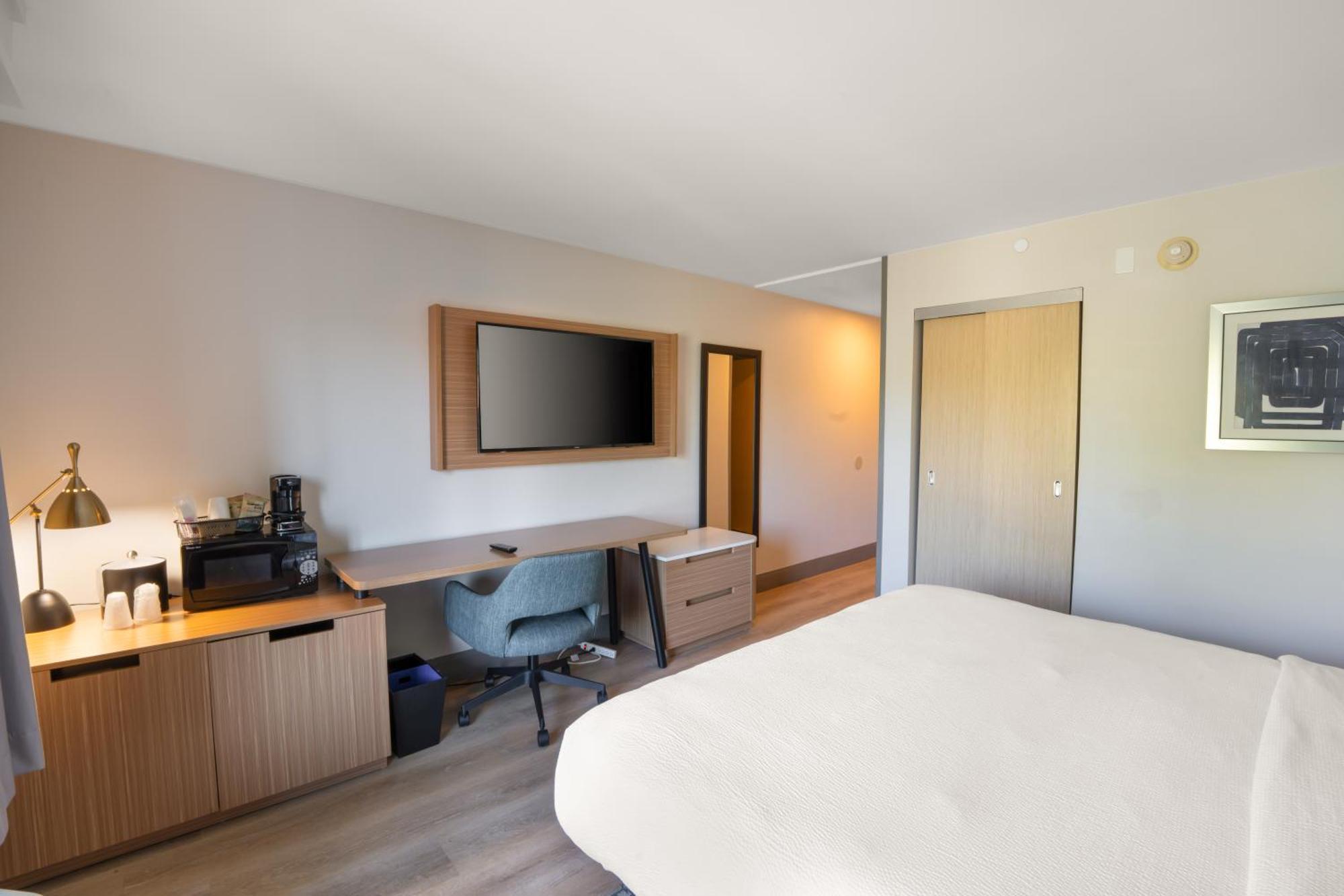 Fairfield & Butler Boulevard Hotel 3*