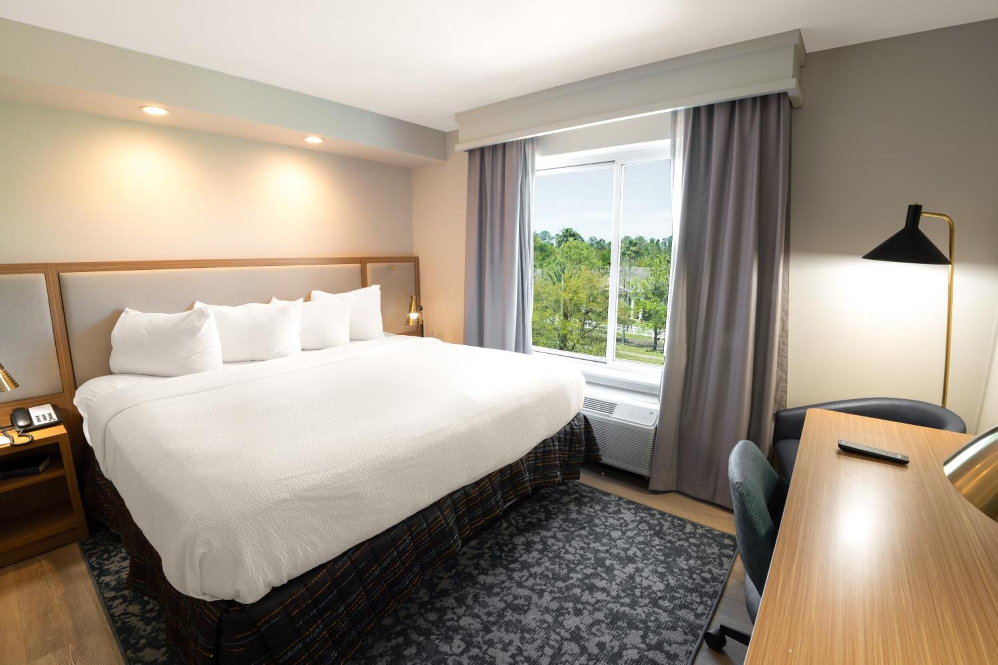 Hotel Fairfield & Butler Boulevard 3*
