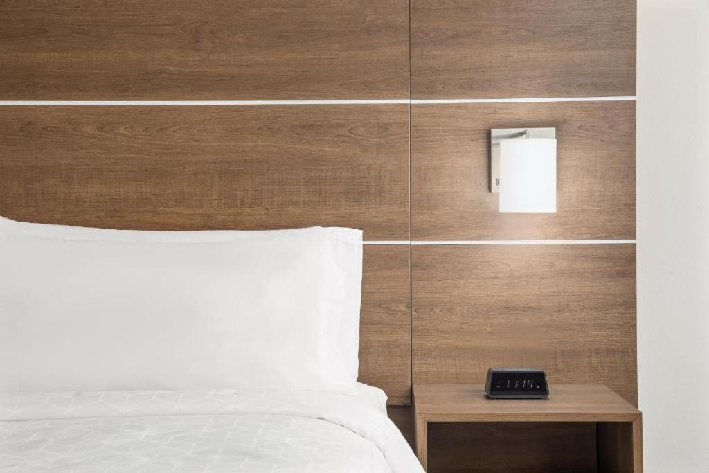 Hotel Express & By Ihg