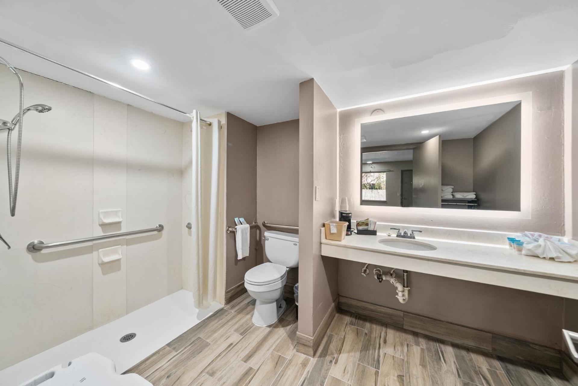 Executive - Panama Upper Grand Lagoon