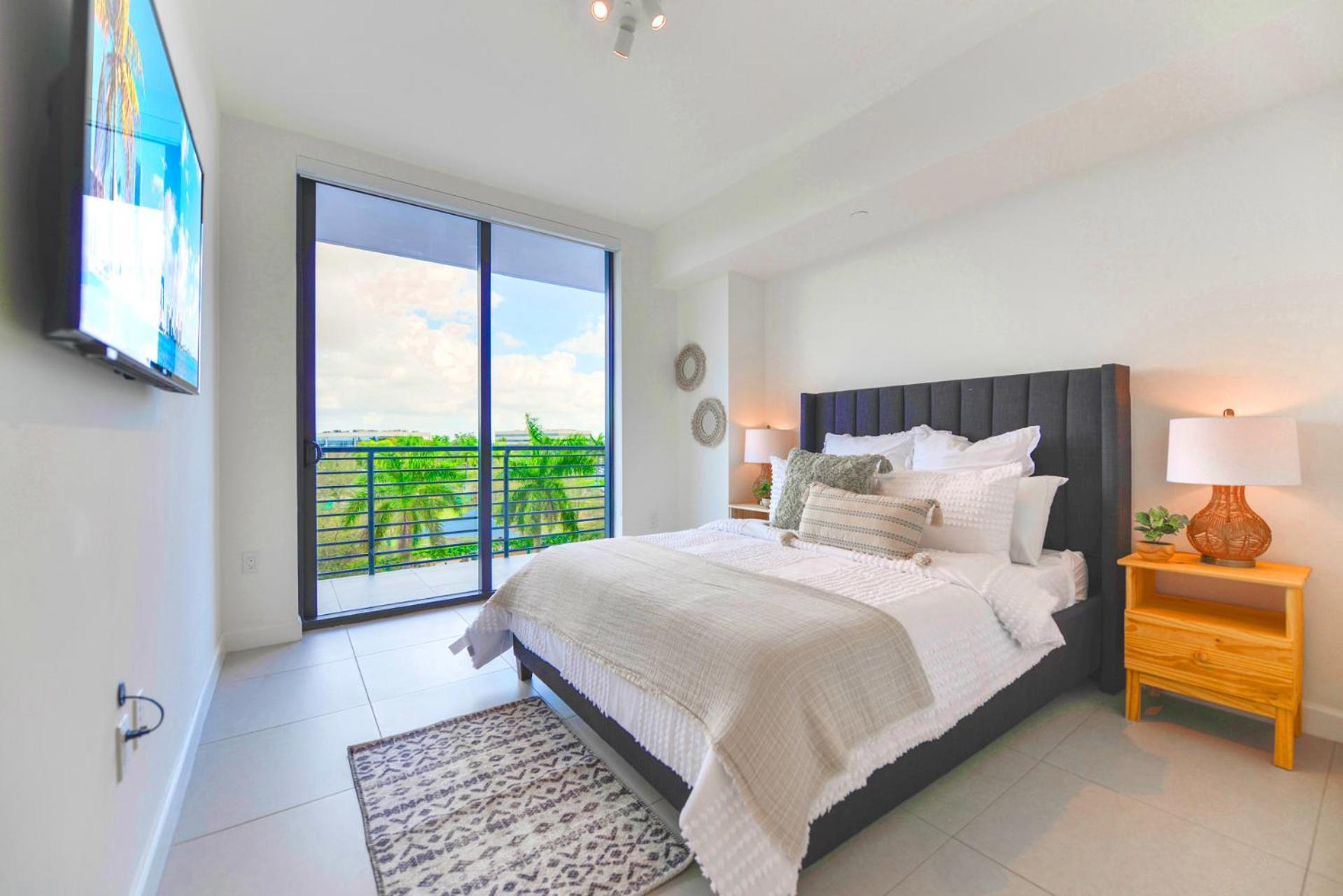 Beautiful And Stylish Close The Doral Park Apartment