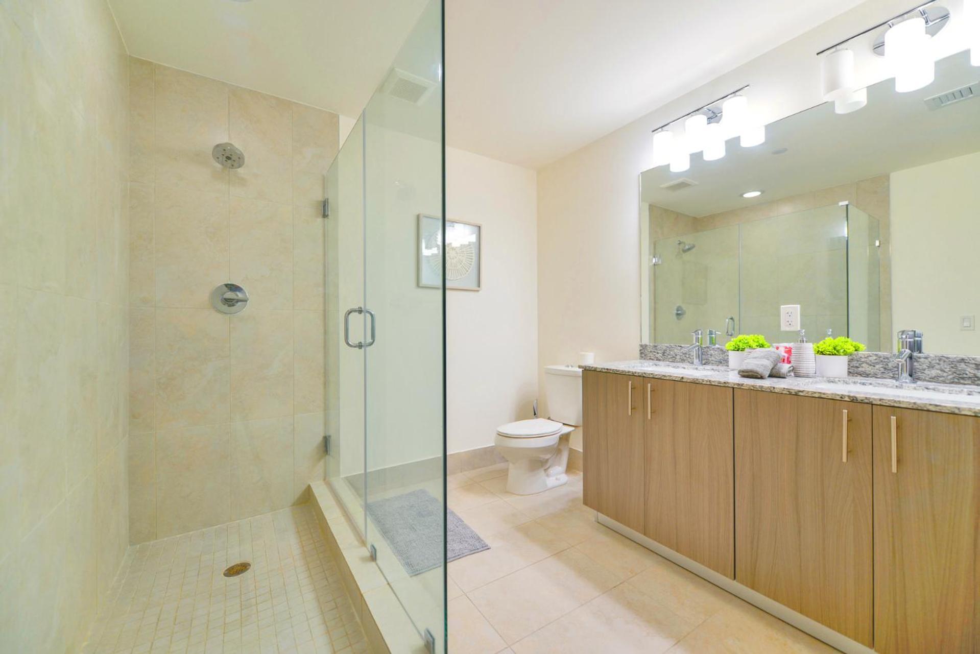 Beautiful And Stylish Close The Doral Park *