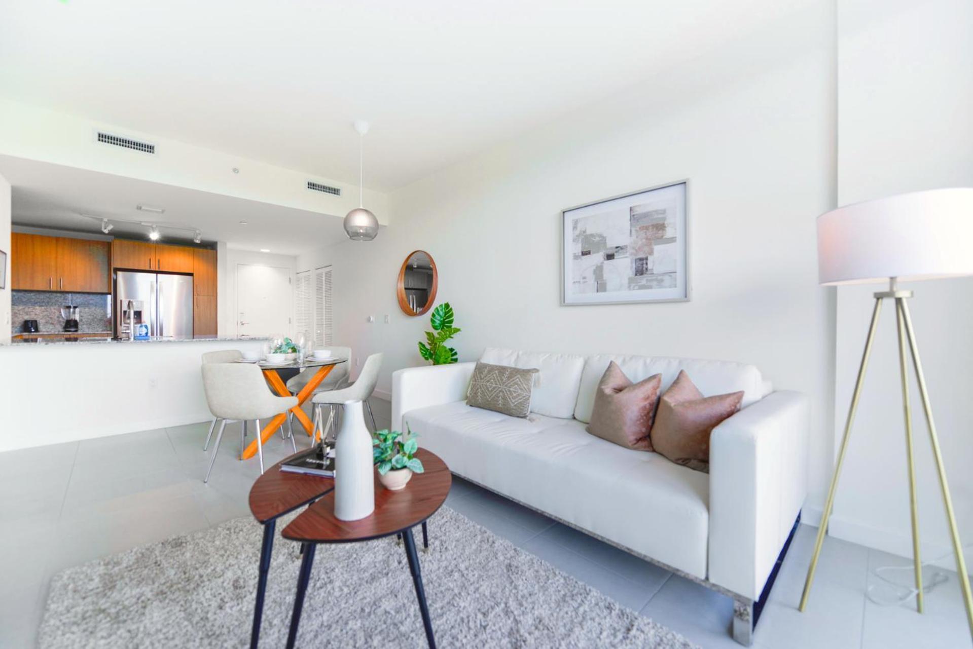 Apartment Beautiful And Stylish Close The Doral Park
