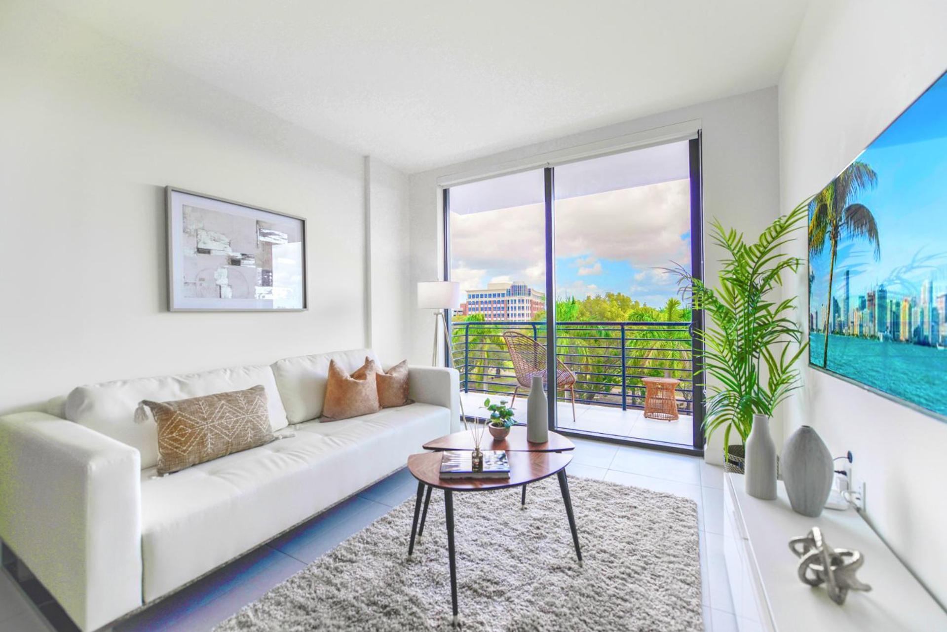 Beautiful And Stylish Close The Doral Park Apartment