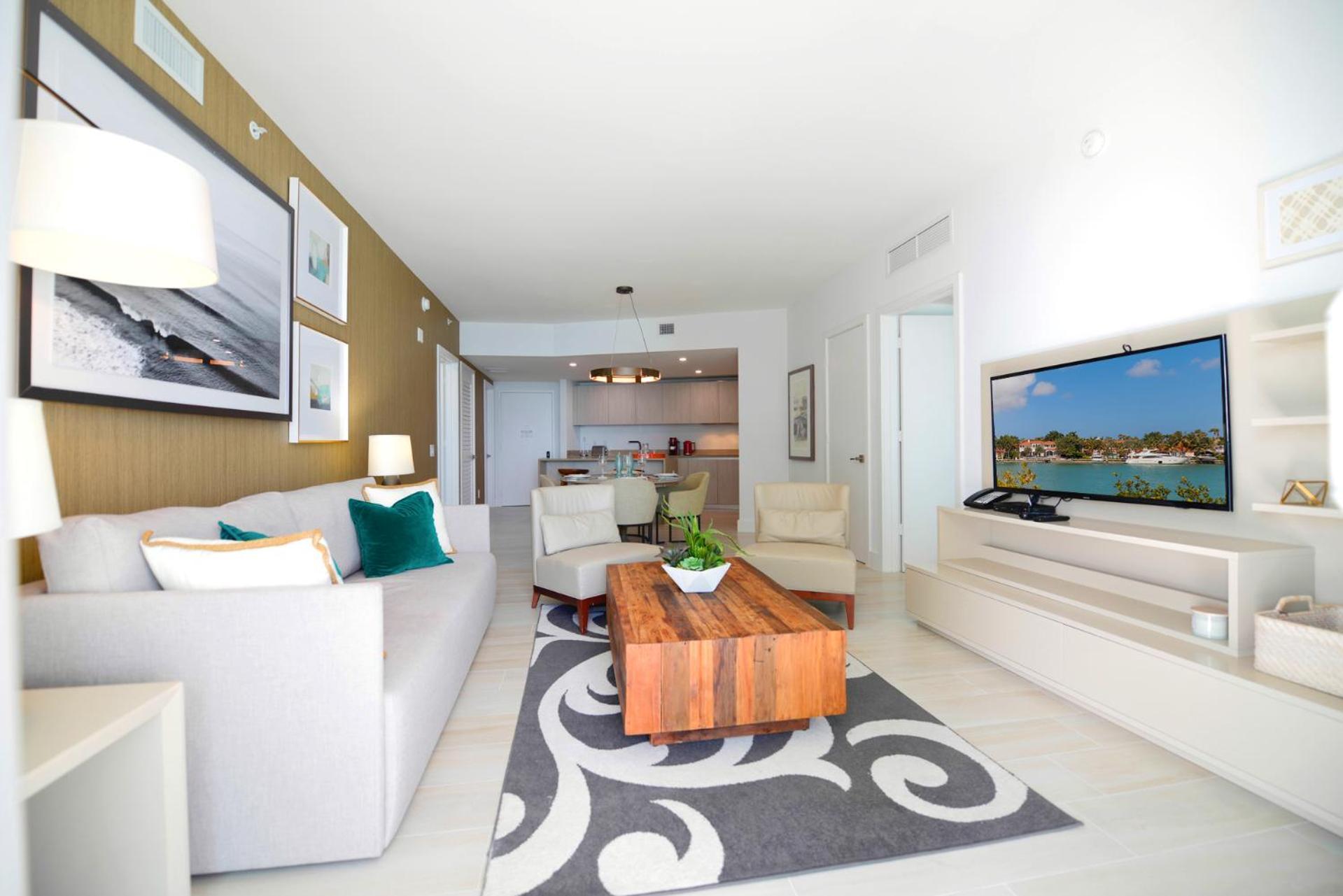 Luxury Beachfront W Amenities Apartment