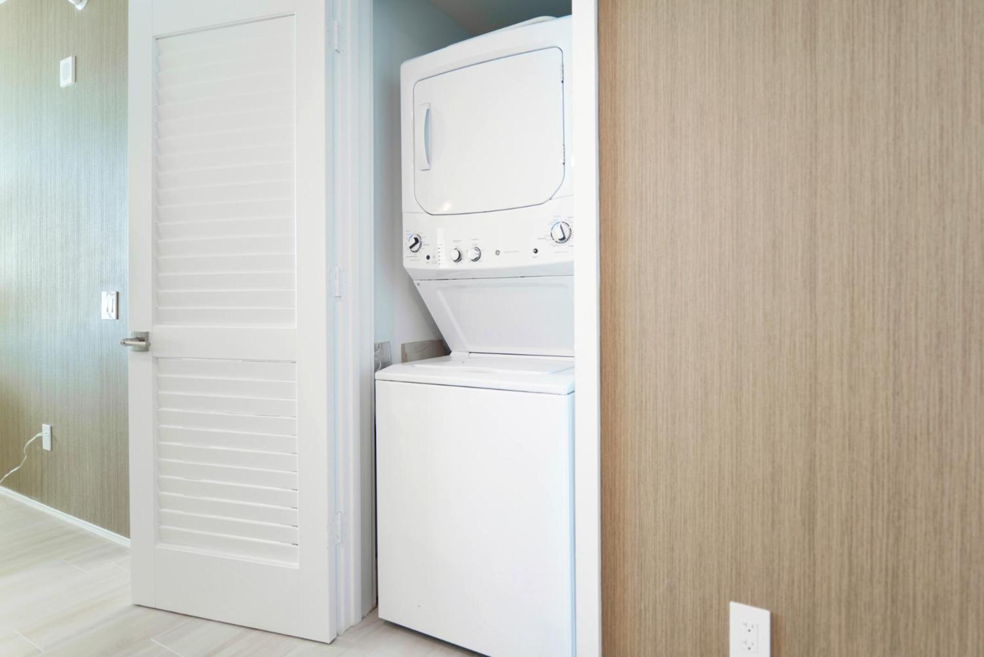 Luxury Beachfront W Amenities Apartment