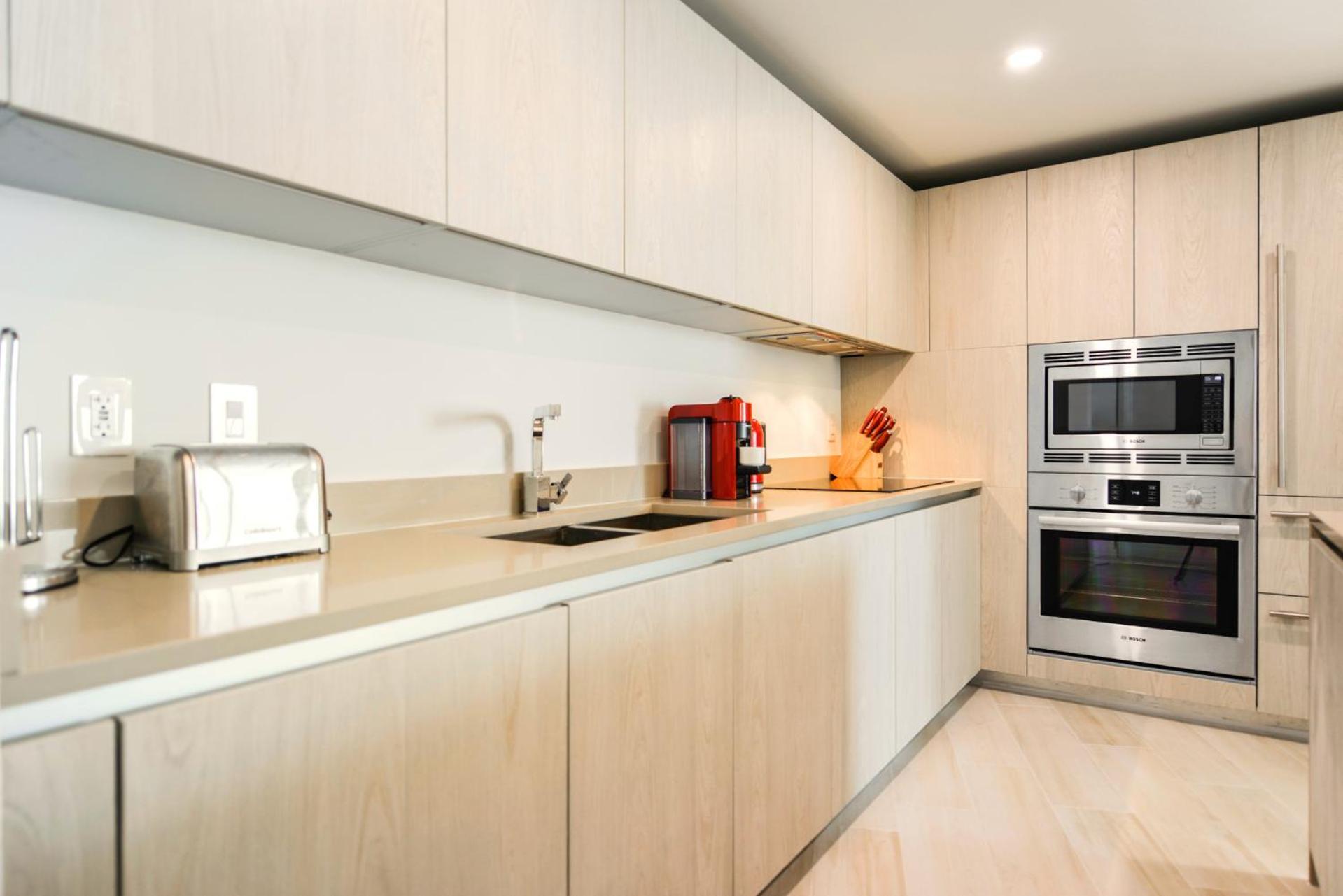 Apartment Luxury Beachfront W Amenities *
