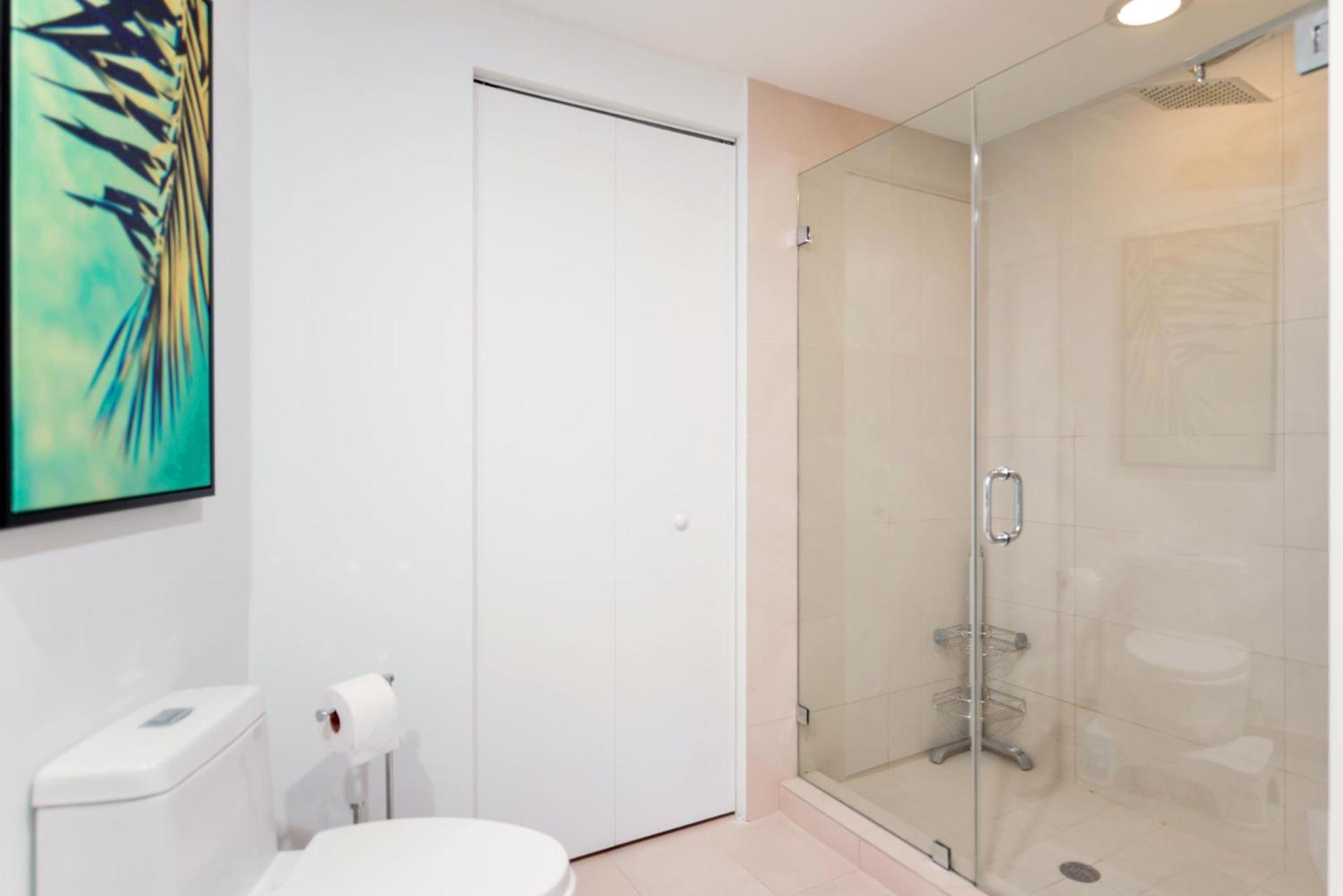 Luxury Beachfront W Amenities Apartment