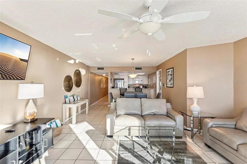 Apartment Beachfront Escape I Walk To Beach, Dining N Shops Clearwater Beach