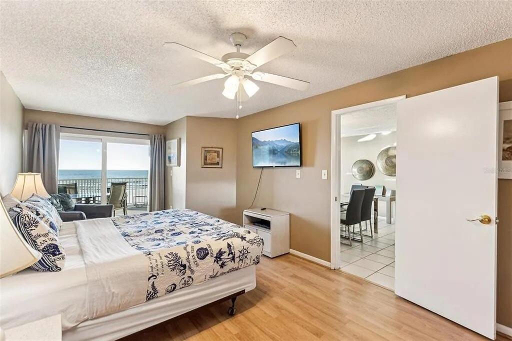 Apartment Beachfront Escape I Walk To Beach, Dining N Shops Clearwater Beach