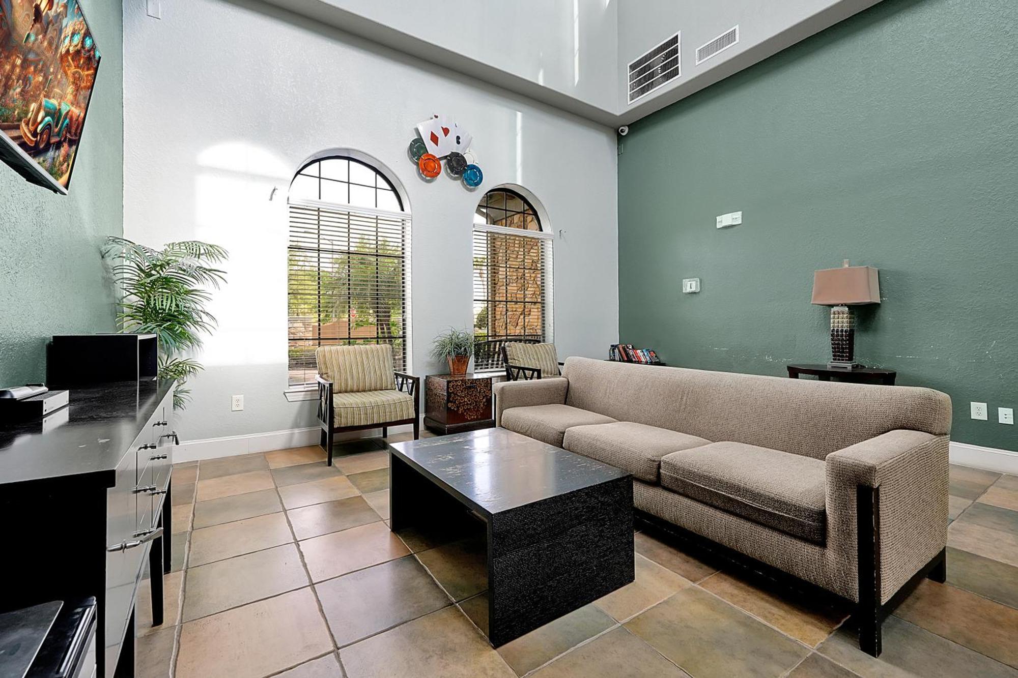 Hidden Paradise In Bella Piazza View *
