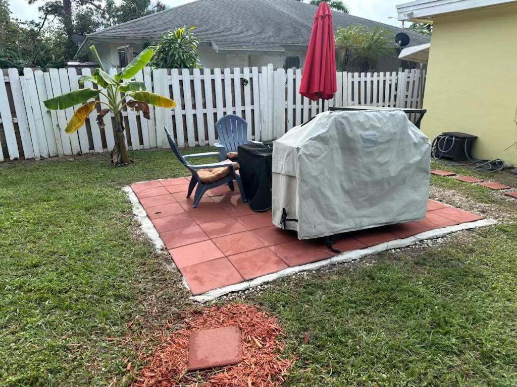 Option1 3 Bedroom House Only Option2 Studio Cottage Only Option3 House Plus Cottage Fenced Backyard Private Patio Areas Grill Firepit Plenty Parking! Quick Access 10 Min To Beach Airport Delray West Palm Lake Worth Beach
