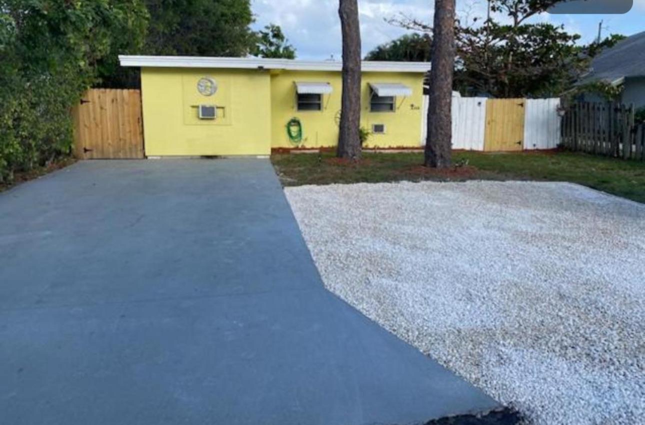 Option1 3 Bedroom House Only Option2 Studio Cottage Only Option3 House Plus Cottage Fenced Backyard Private Patio Areas Grill Firepit Plenty Parking! Quick Access 10 Min To Beach Airport Delray West Palm Resort
