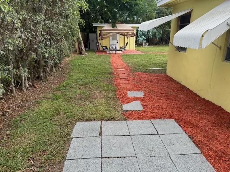 Resort Option1 3 Bedroom House Only Option2 Studio Cottage Only Option3 House Plus Cottage Fenced Backyard Private Patio Areas Grill Firepit Plenty Parking! Quick Access 10 Min To Beach Airport Delray West Palm