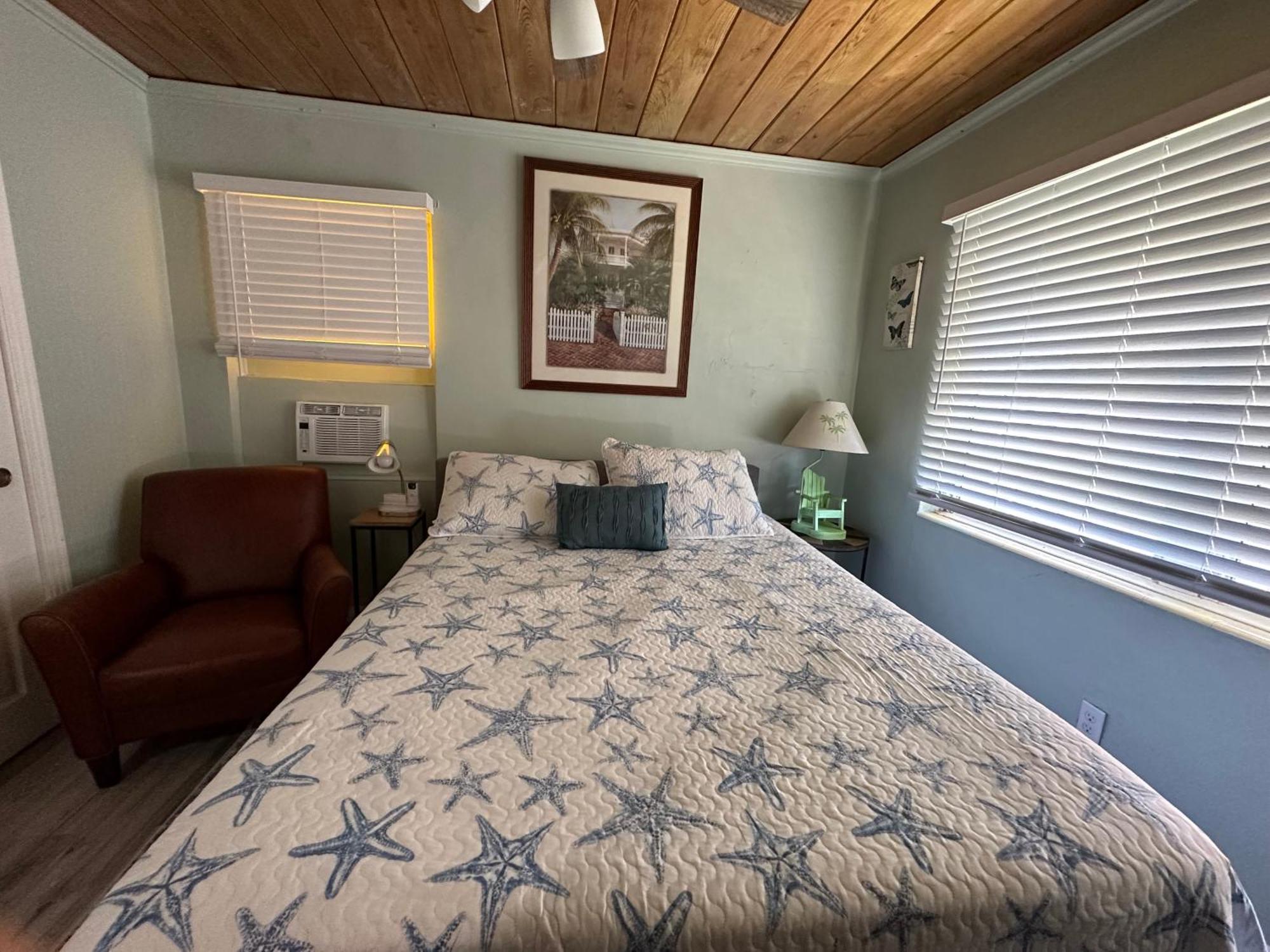 Resort Option1 3 Bedroom House Only Option2 Studio Cottage Only Option3 House Plus Cottage Fenced Backyard Private Patio Areas Grill Firepit Plenty Parking! Quick Access 10 Min To Beach Airport Delray West Palm *