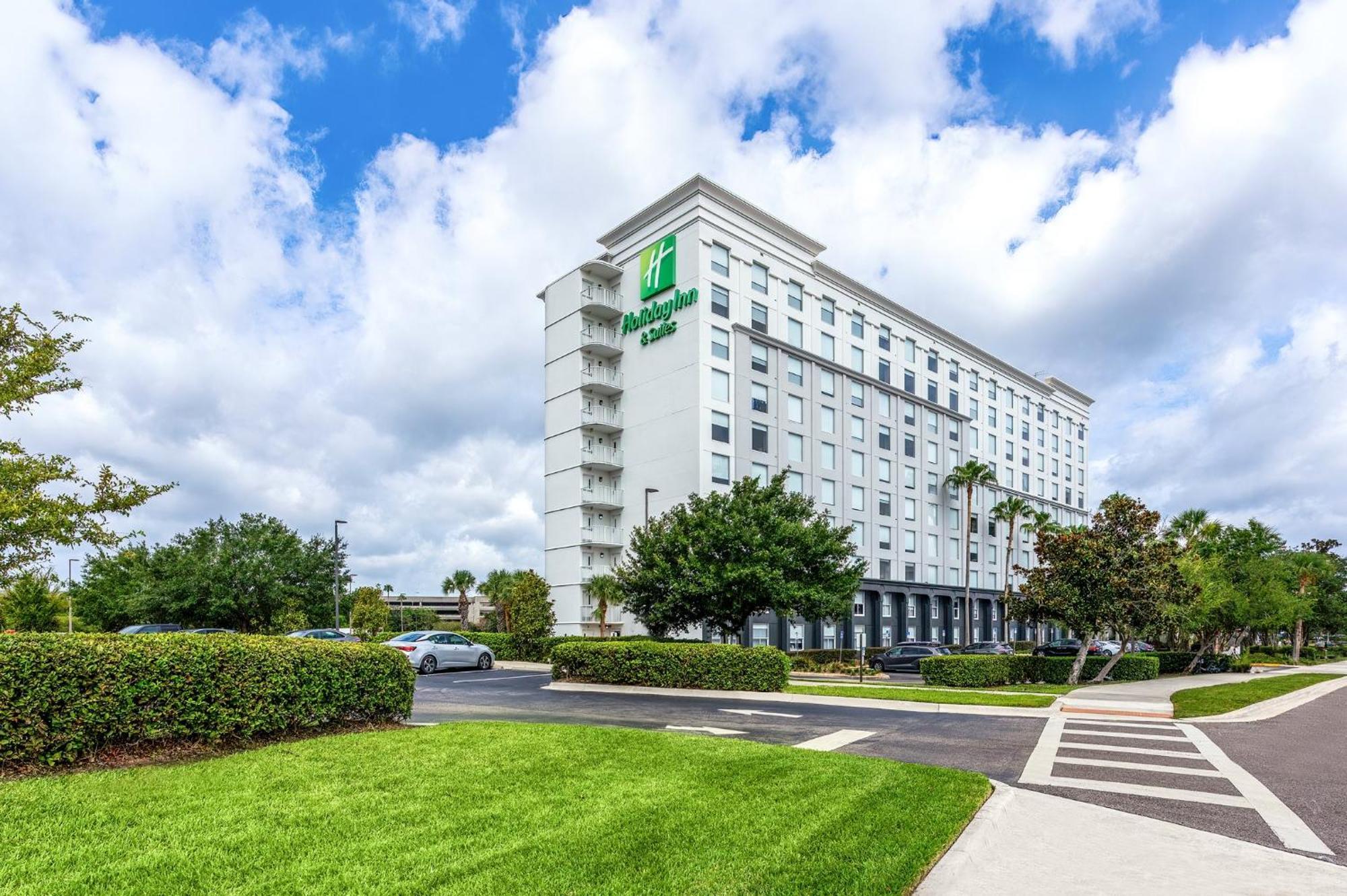 & Across From Universal By Ihg