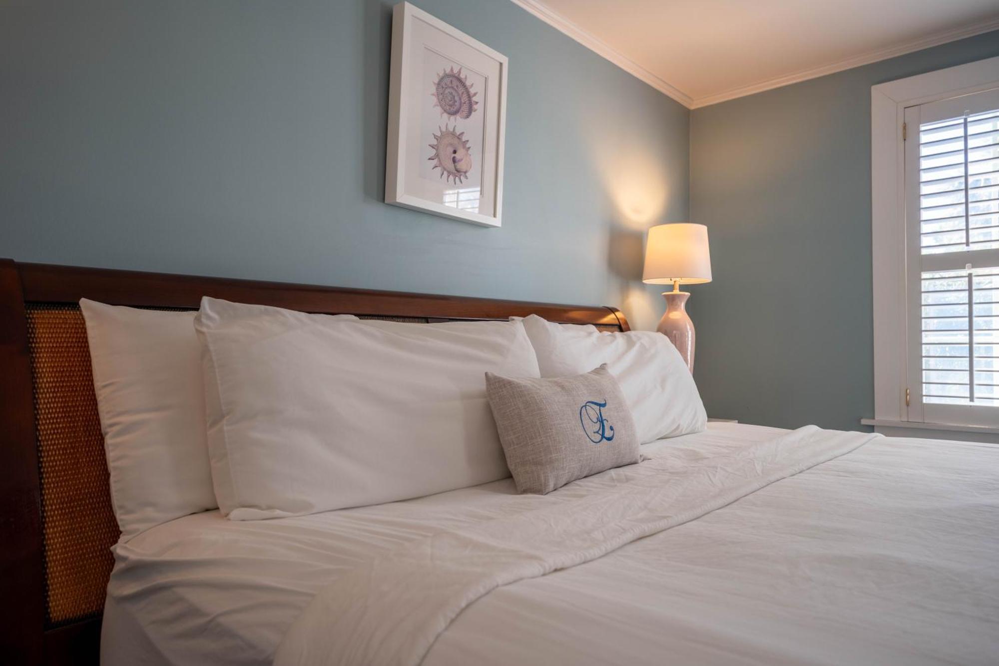 Elizabeth Pointe 3*