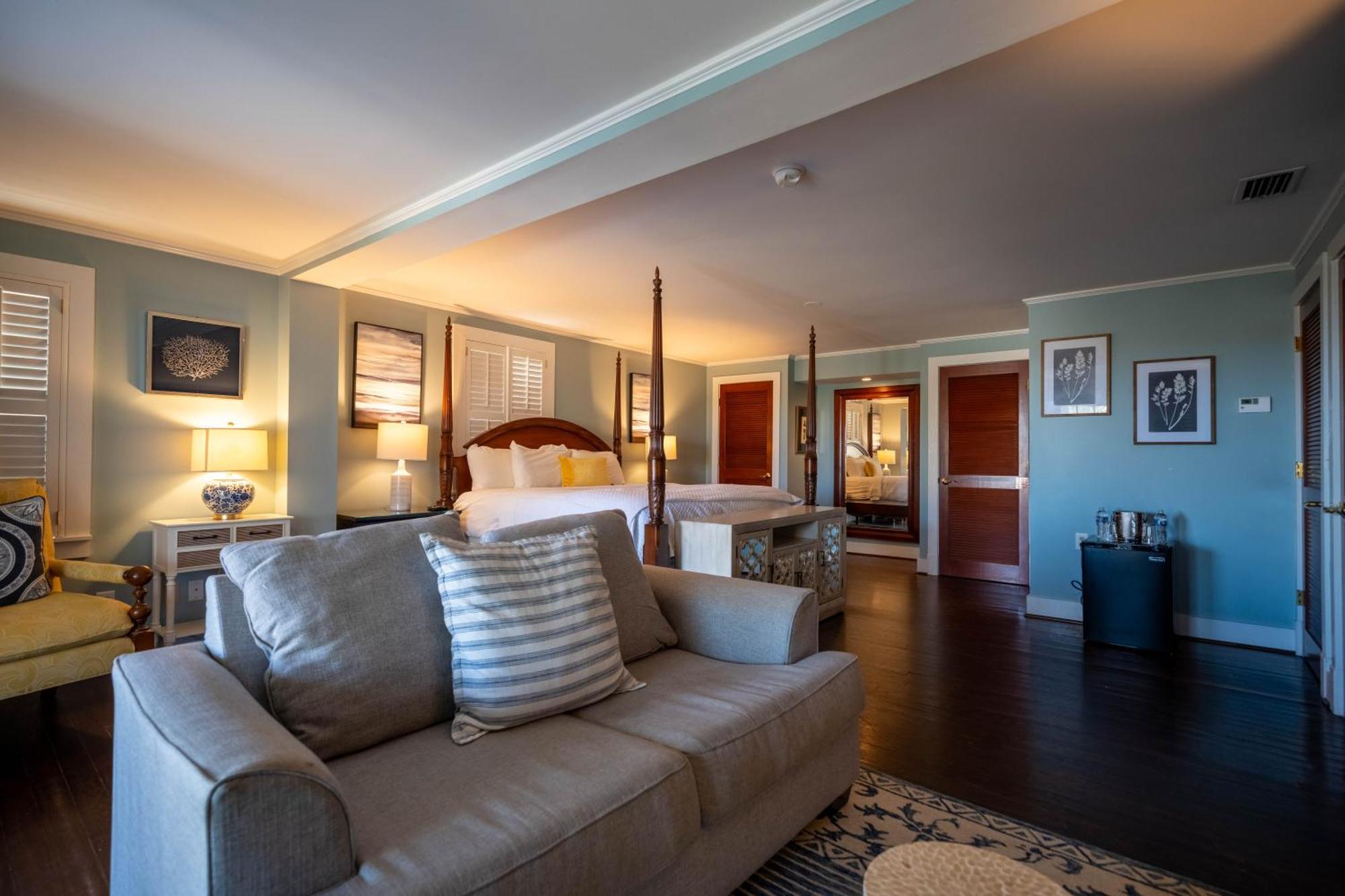 Elizabeth Pointe Hotel