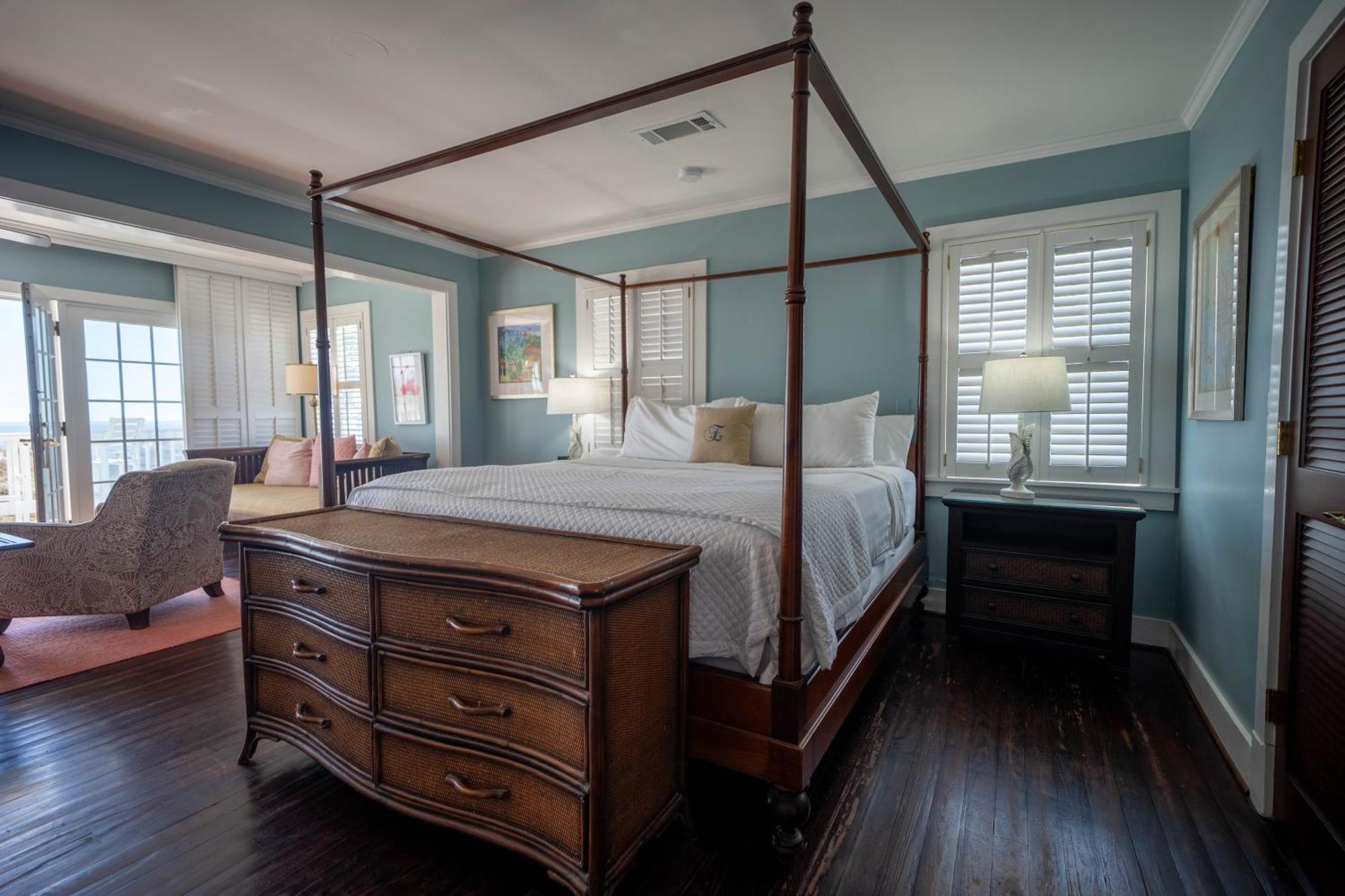 Hotel Elizabeth Pointe