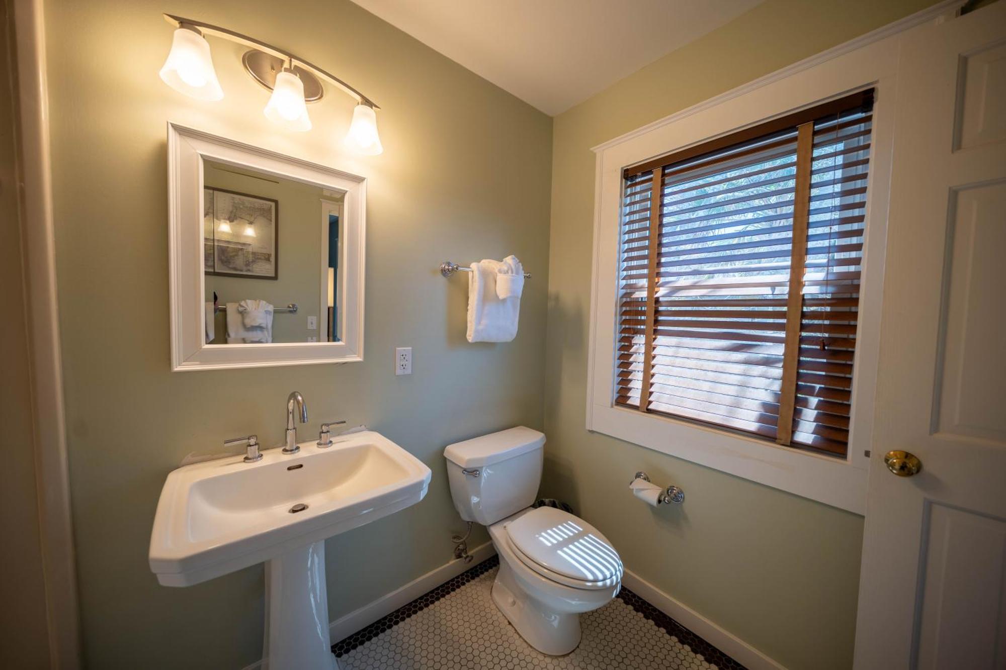 Hotel Elizabeth Pointe 3*