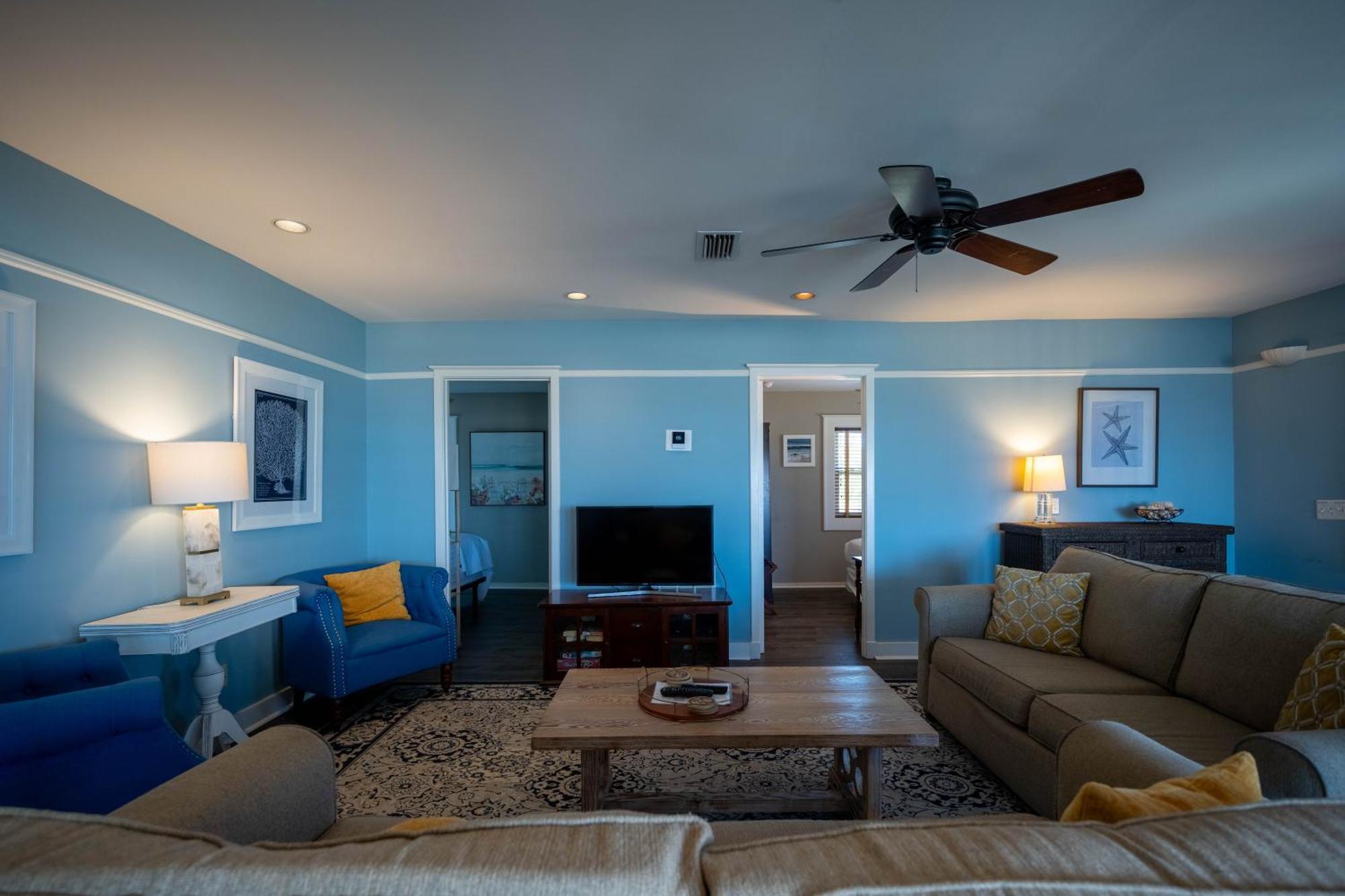 Elizabeth Pointe 3*