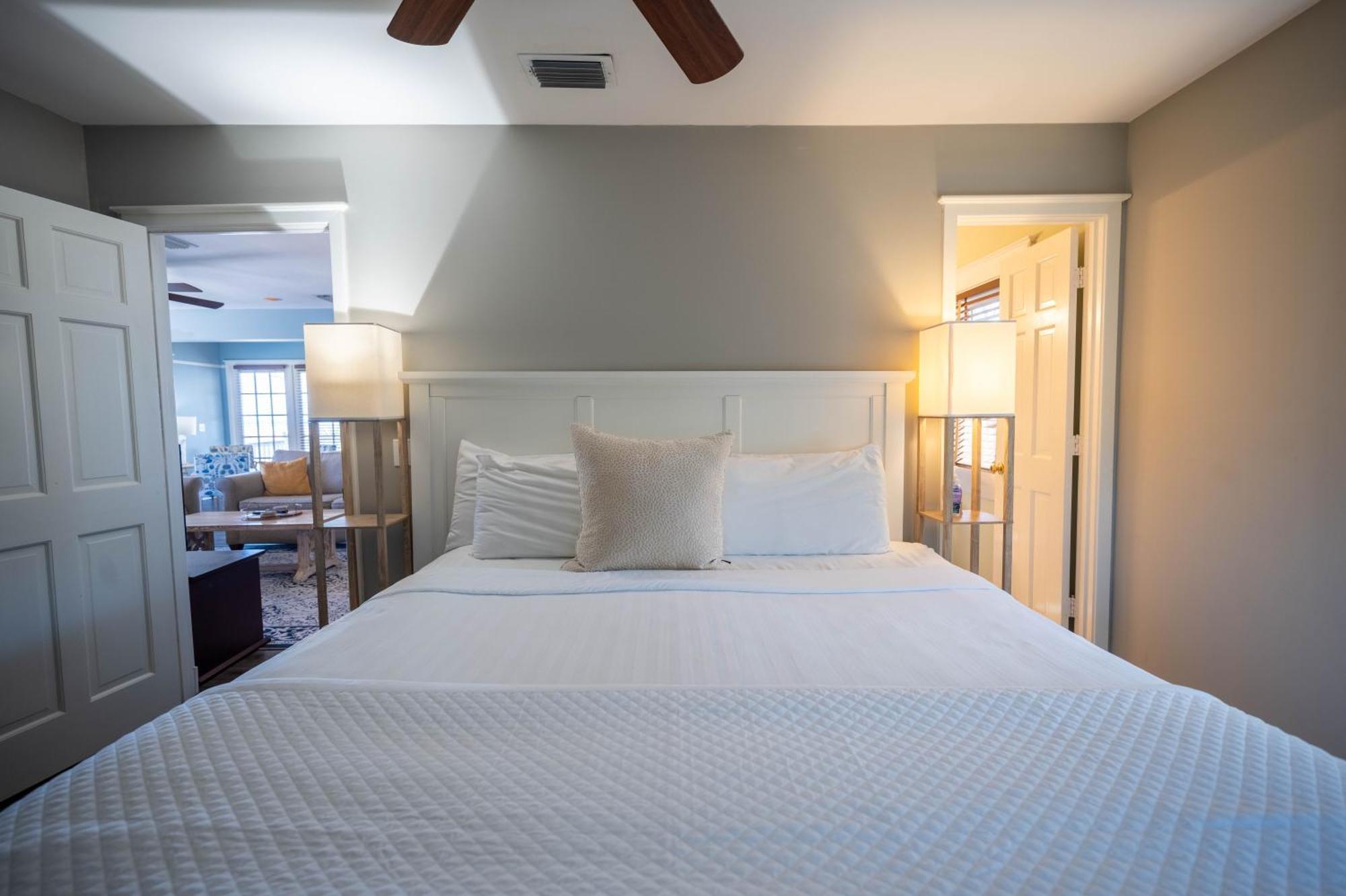 Hotel Elizabeth Pointe 3*