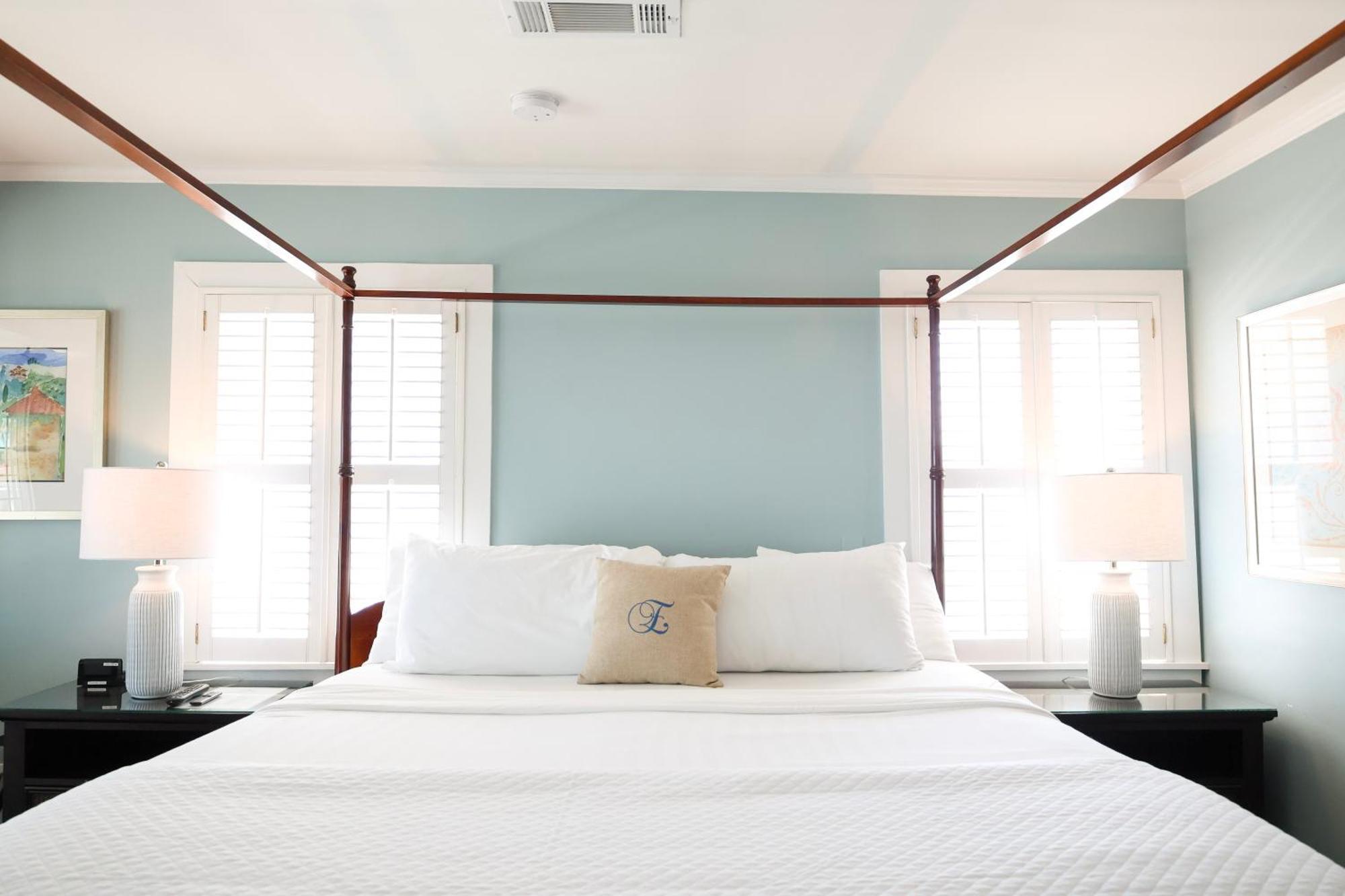 Elizabeth Pointe 3*