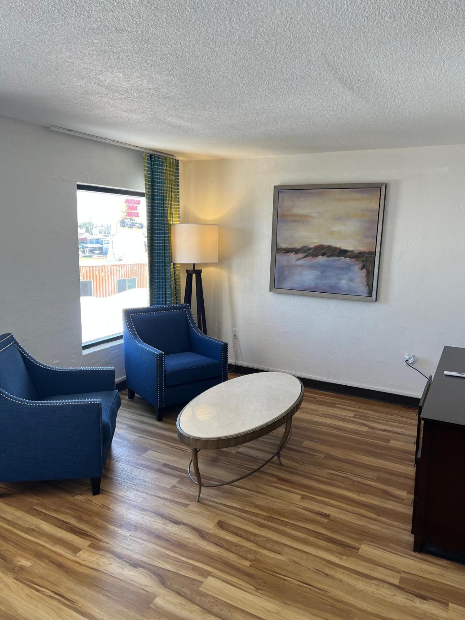 Flamingo Beachfront - Daytona