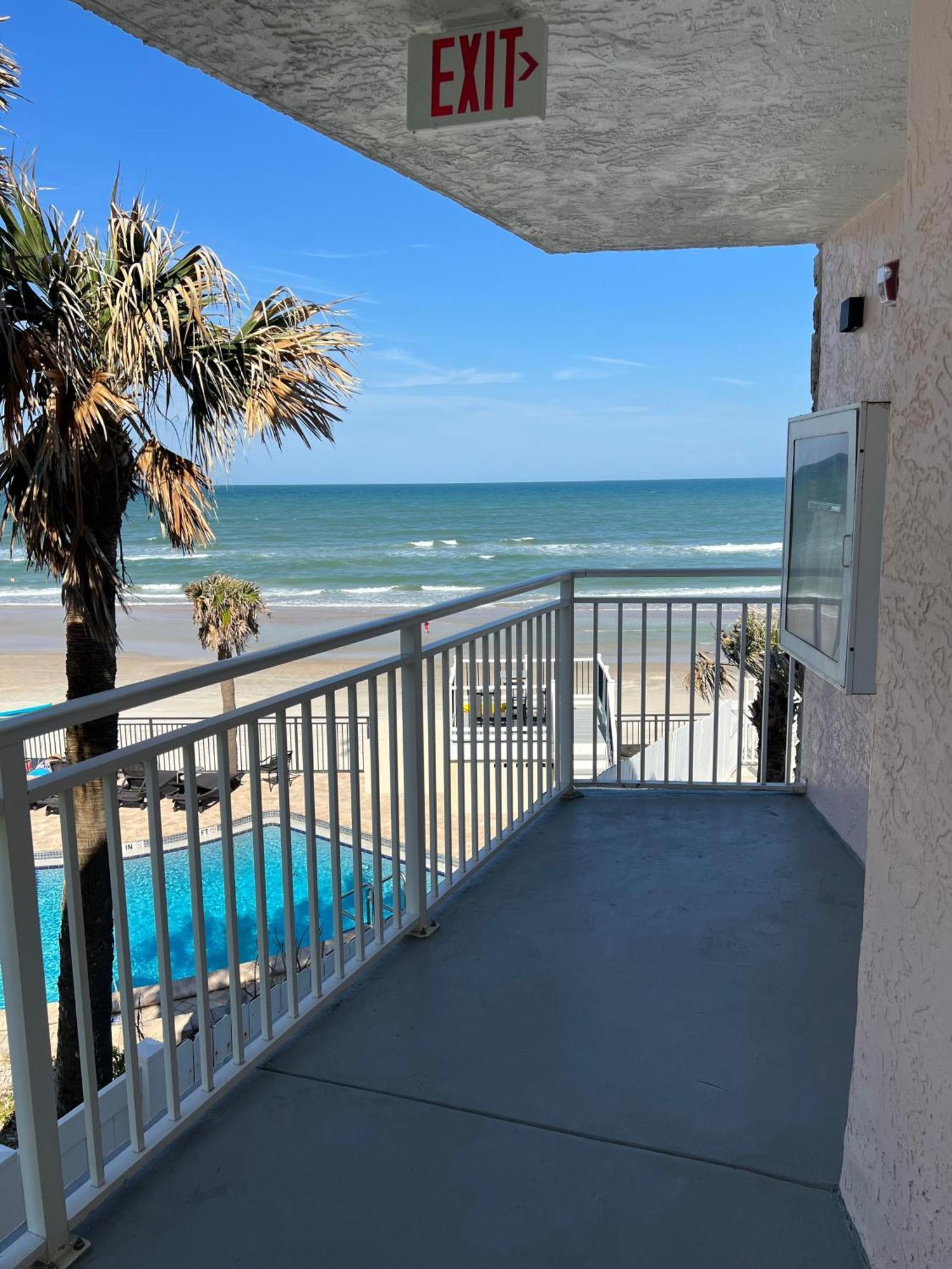 Flamingo Beachfront - Daytona
