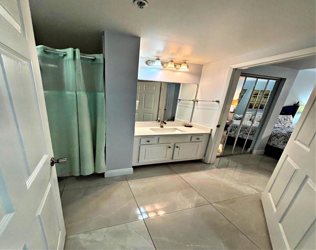 Vacation In Comfort And Luxury - 1br Direct Oceanfront - Wyndham Ocean Walk 1307 Apartment Daytona Beach