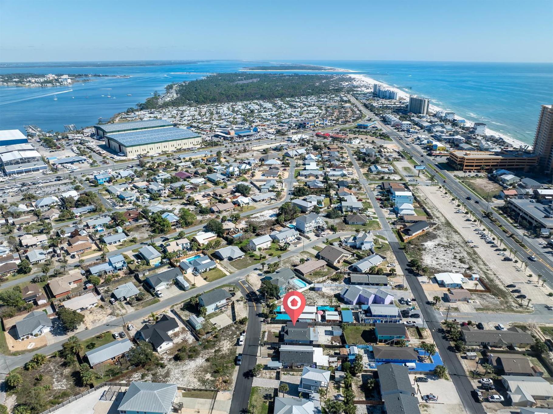 Beachside Bliss - Breakfast, Walk To Schooners, Sleeps 15, Fenced Privacy *