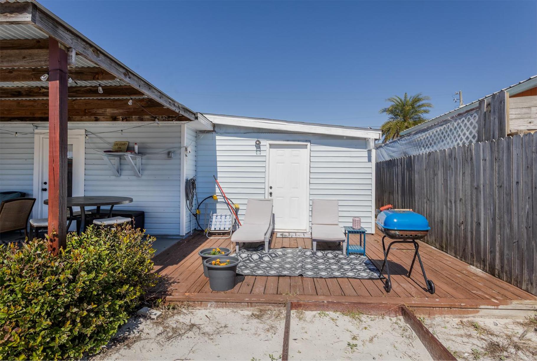 Beachside Bliss - Breakfast, Walk To Schooners, Sleeps 15, Fenced Privacy *