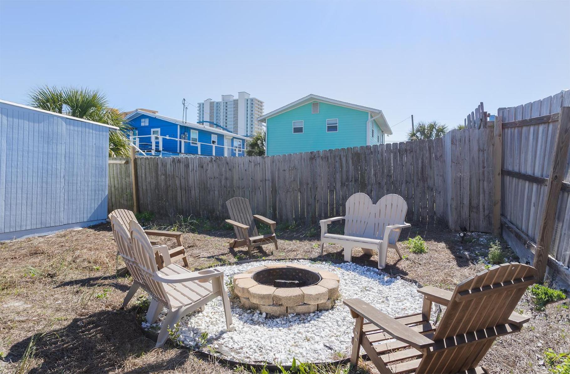 Holiday home Beachside Bliss - Breakfast, Walk To Schooners, Sleeps 15, Fenced Privacy
