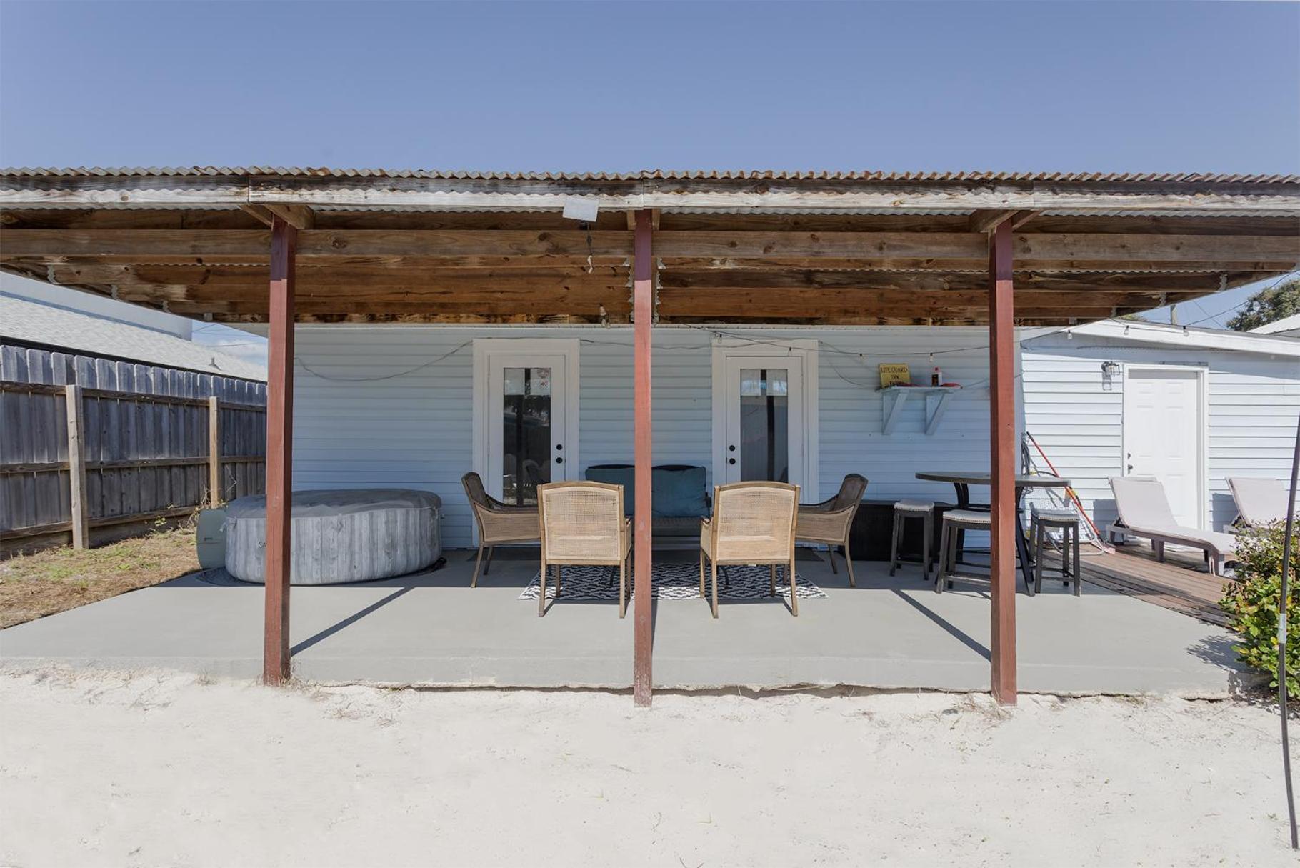 Holiday home Beachside Bliss - Breakfast, Walk To Schooners, Sleeps 15, Fenced Privacy *