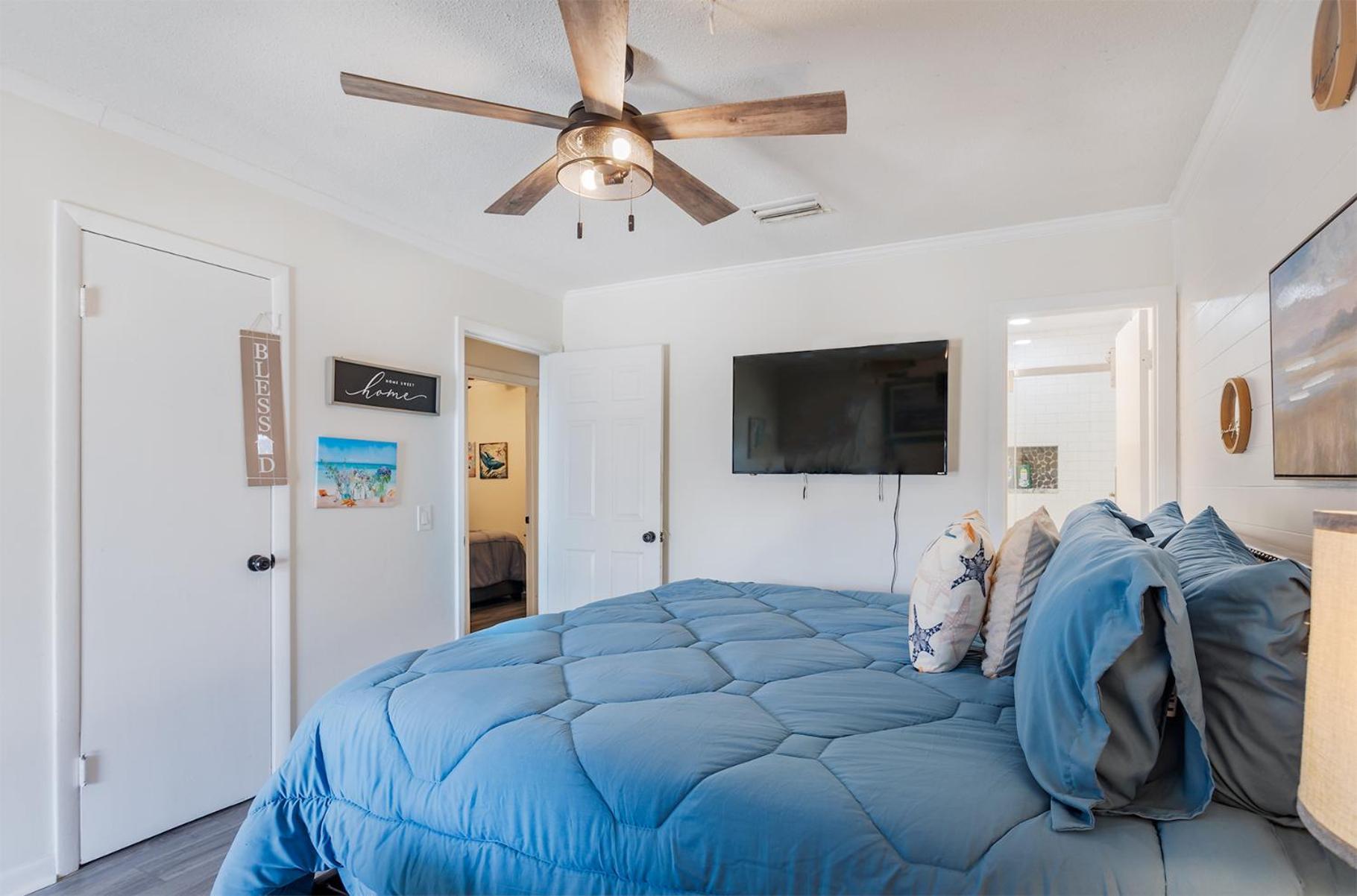 Beachside Bliss - Breakfast, Walk To Schooners, Sleeps 15, Fenced Privacy