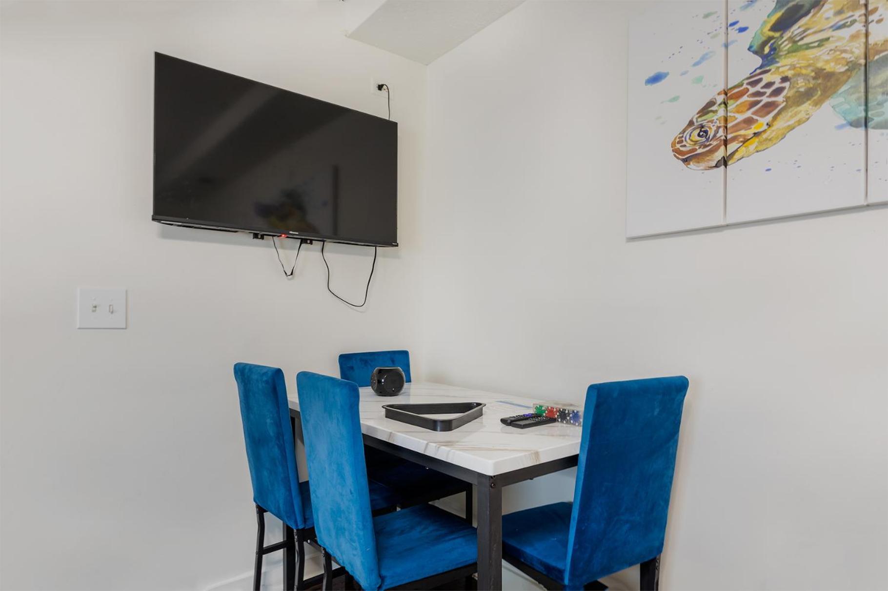 Beachside Bliss - Breakfast, Walk To Schooners, Sleeps 15, Fenced Privacy