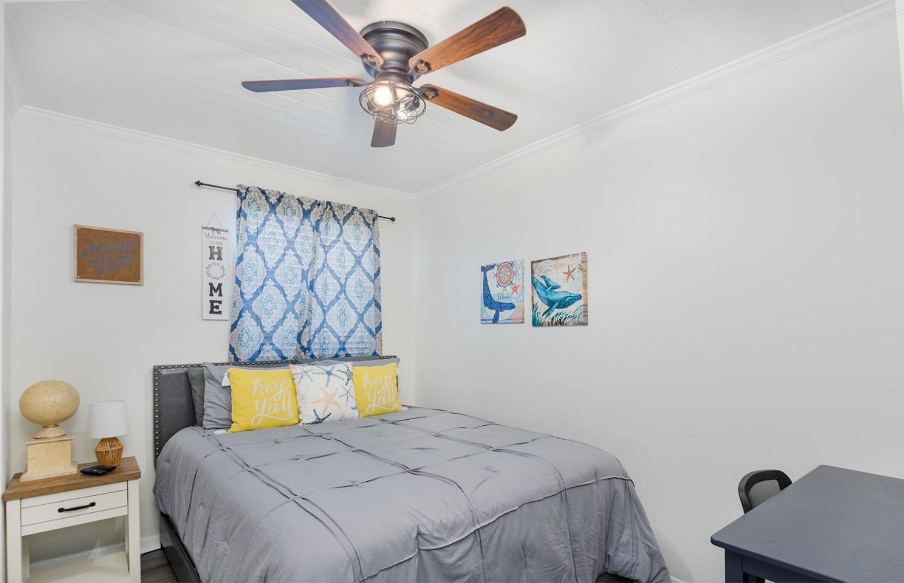 Beachside Bliss - Breakfast, Walk To Schooners, Sleeps 15, Fenced Privacy Holiday home