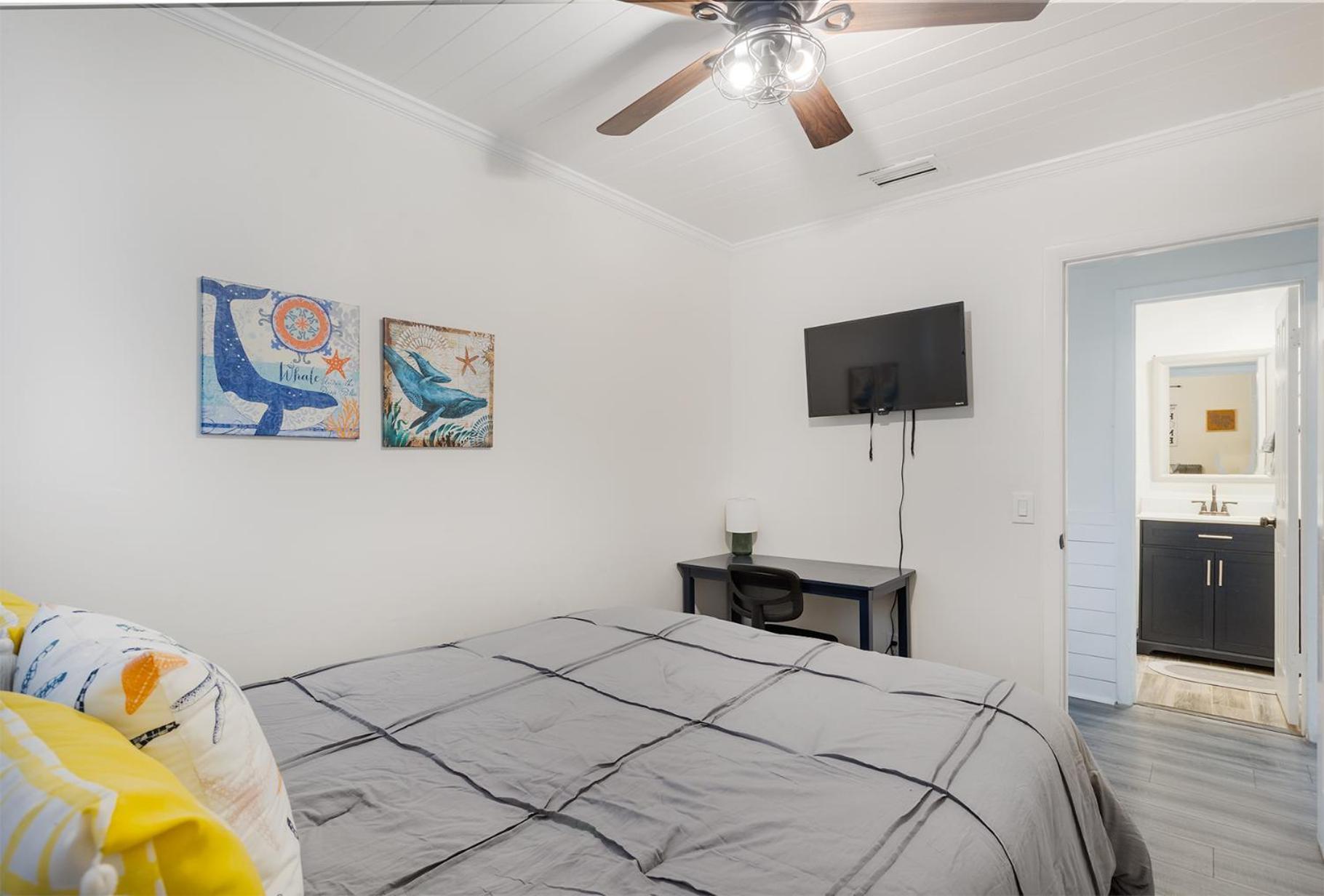 Holiday home Beachside Bliss - Breakfast, Walk To Schooners, Sleeps 15, Fenced Privacy *