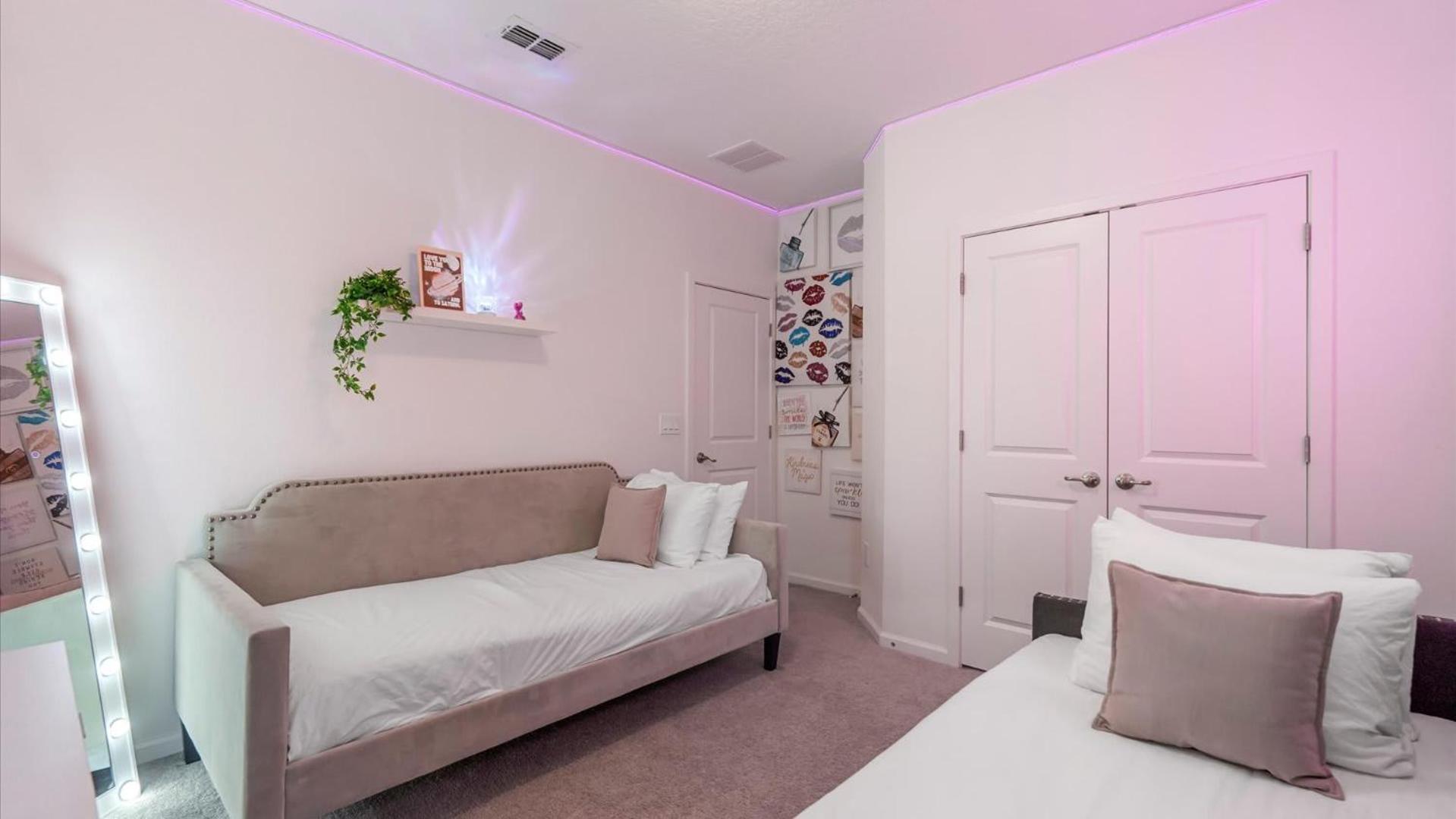 Upstay - Storybook W Pool Hot Tub Theme - Near Holiday home *