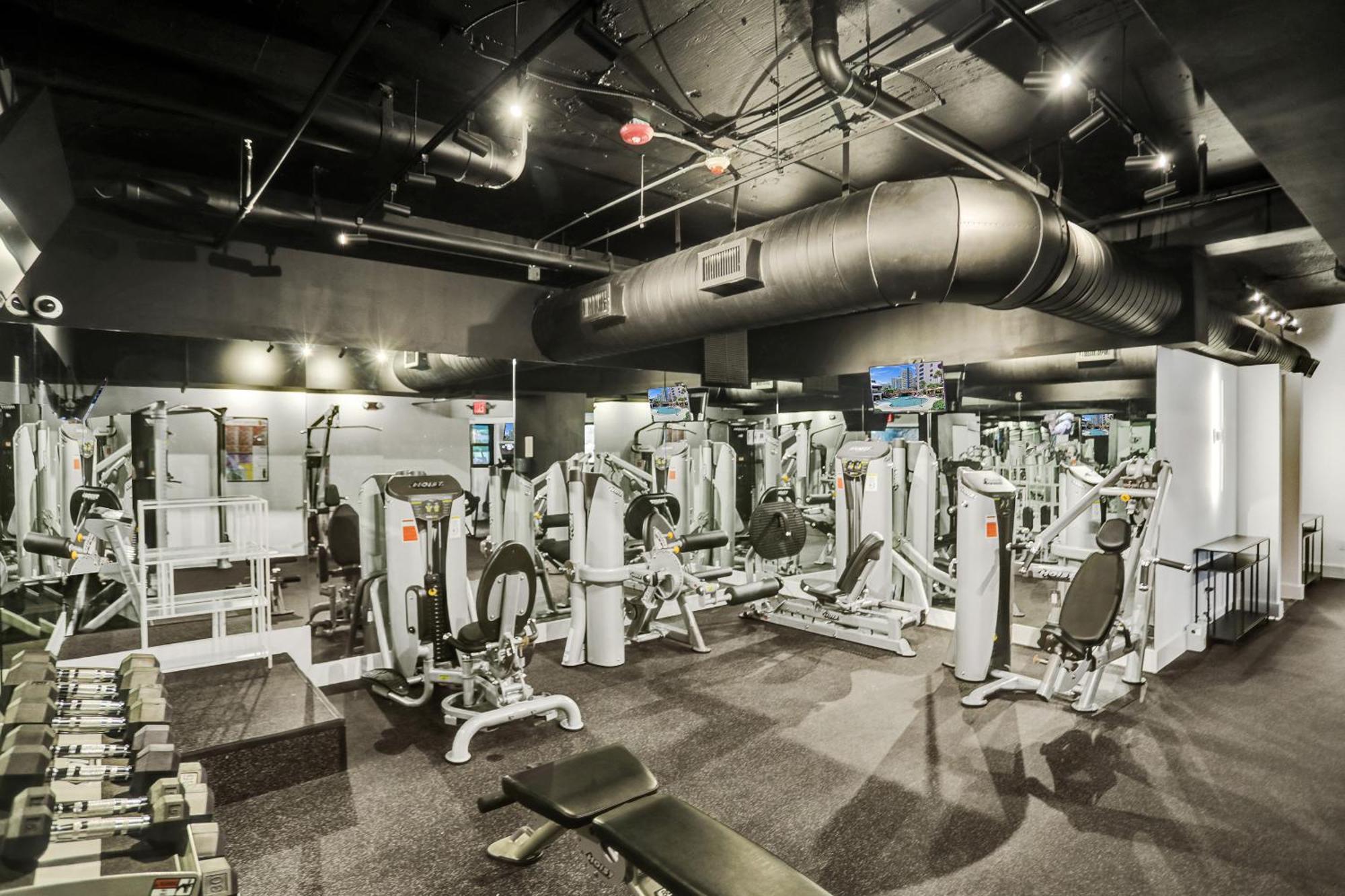 Apartment Chic 2-bedroom With Service & Gym / 1210