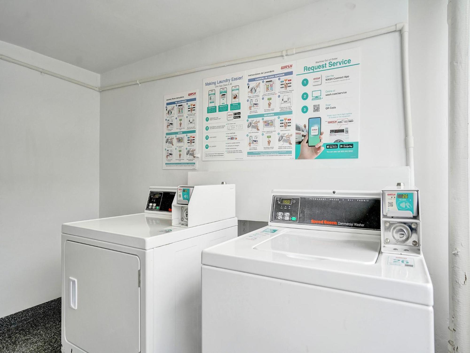 Chic 2-bedroom With Service & Gym / 1210