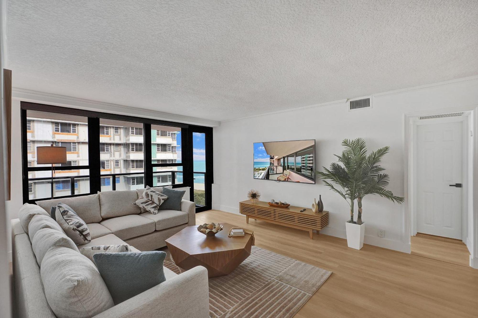 Chic 2-bedroom With Service & Gym / 1210 Apartment *
