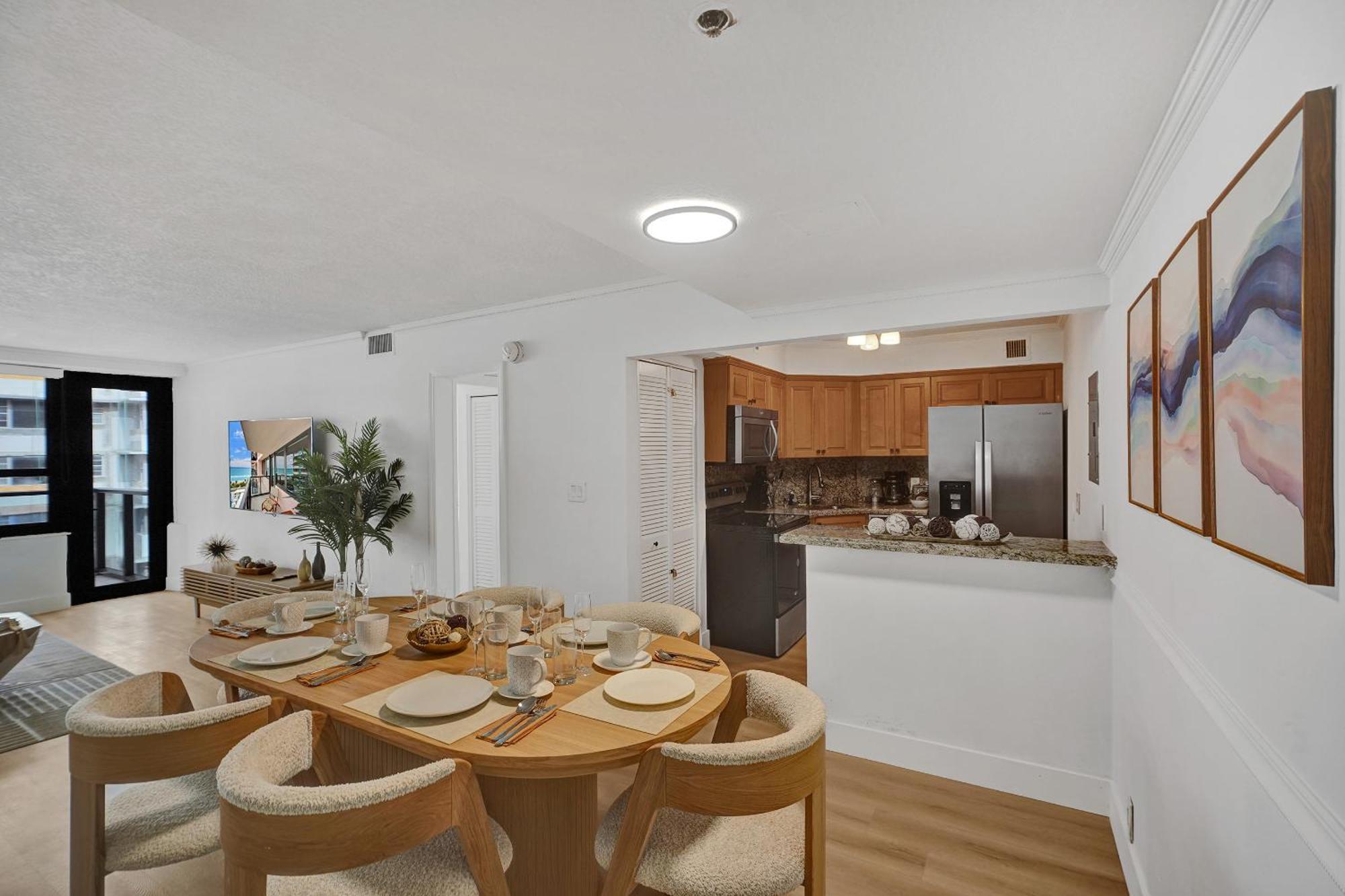 Chic 2-bedroom With Service & Gym / 1210 Apartment *