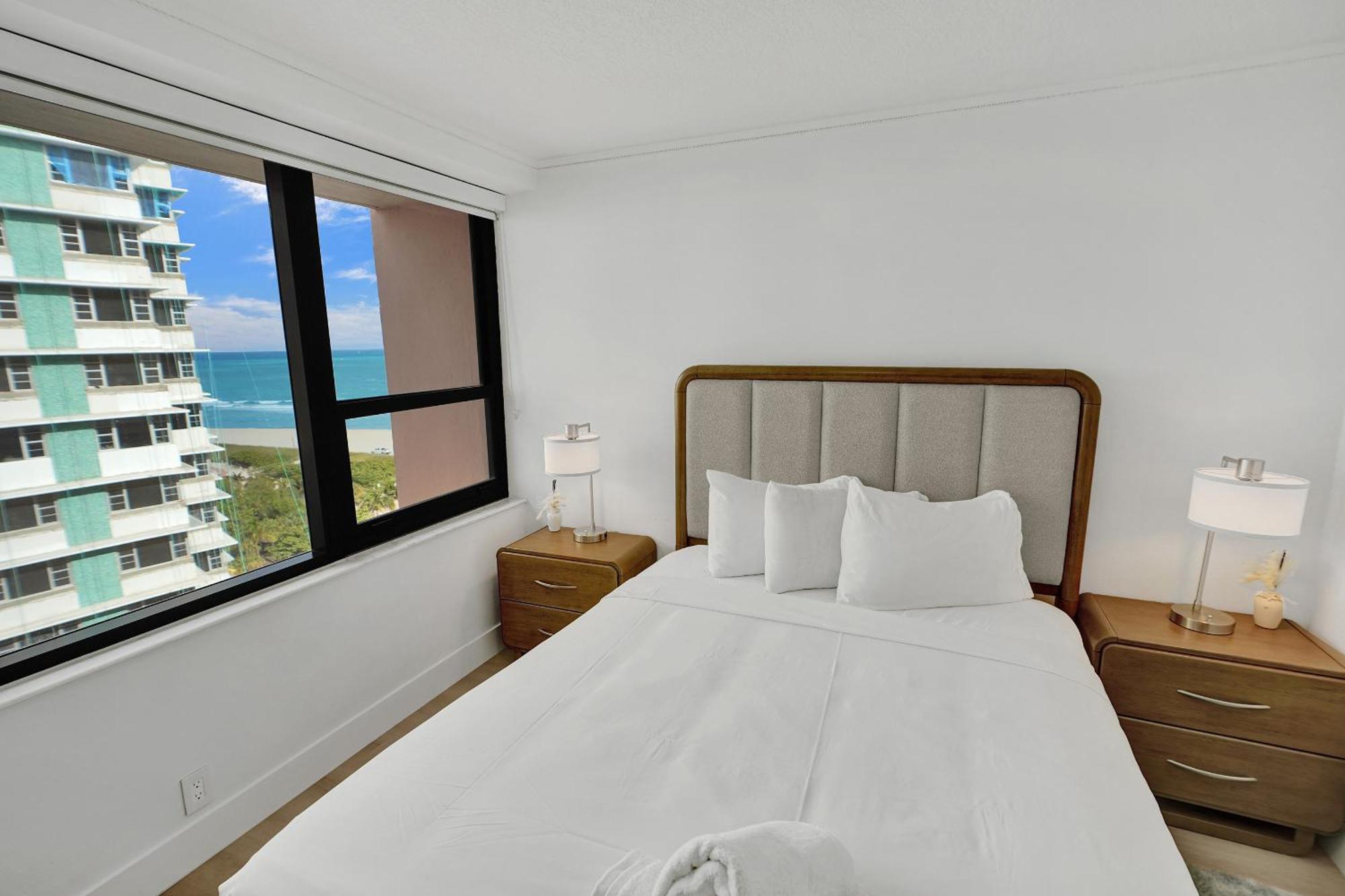 Chic 2-bedroom With Service & Gym / 1210 Miami Beach
